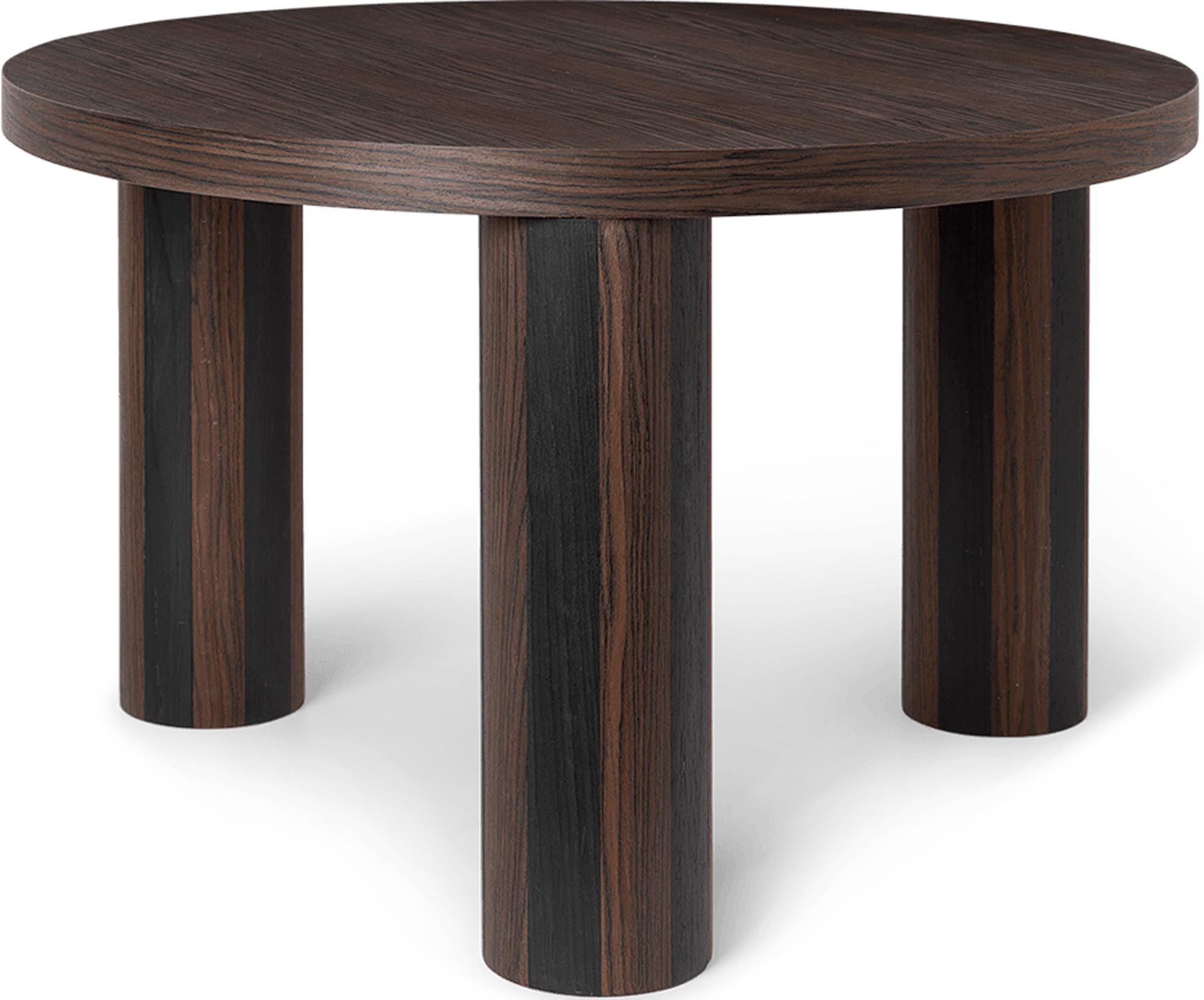 Kleiner Post Cafétisch von Ferm Living: Brutalismus inspiriert, FSC®-zertifiziertes Holz, Eichenfurnier, zylindrische Beine, vielseitig kombinierbar.