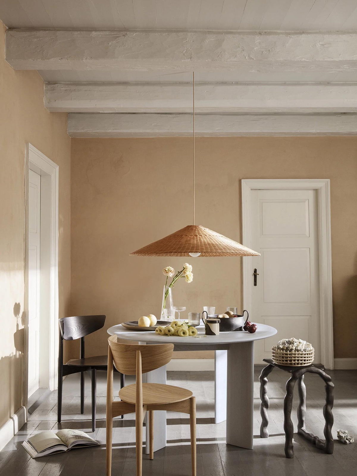 Herman Stuhl in Schwarz präsentiert im Onlineshop von KAQTU Design AG. Stuhl ist von Ferm Living