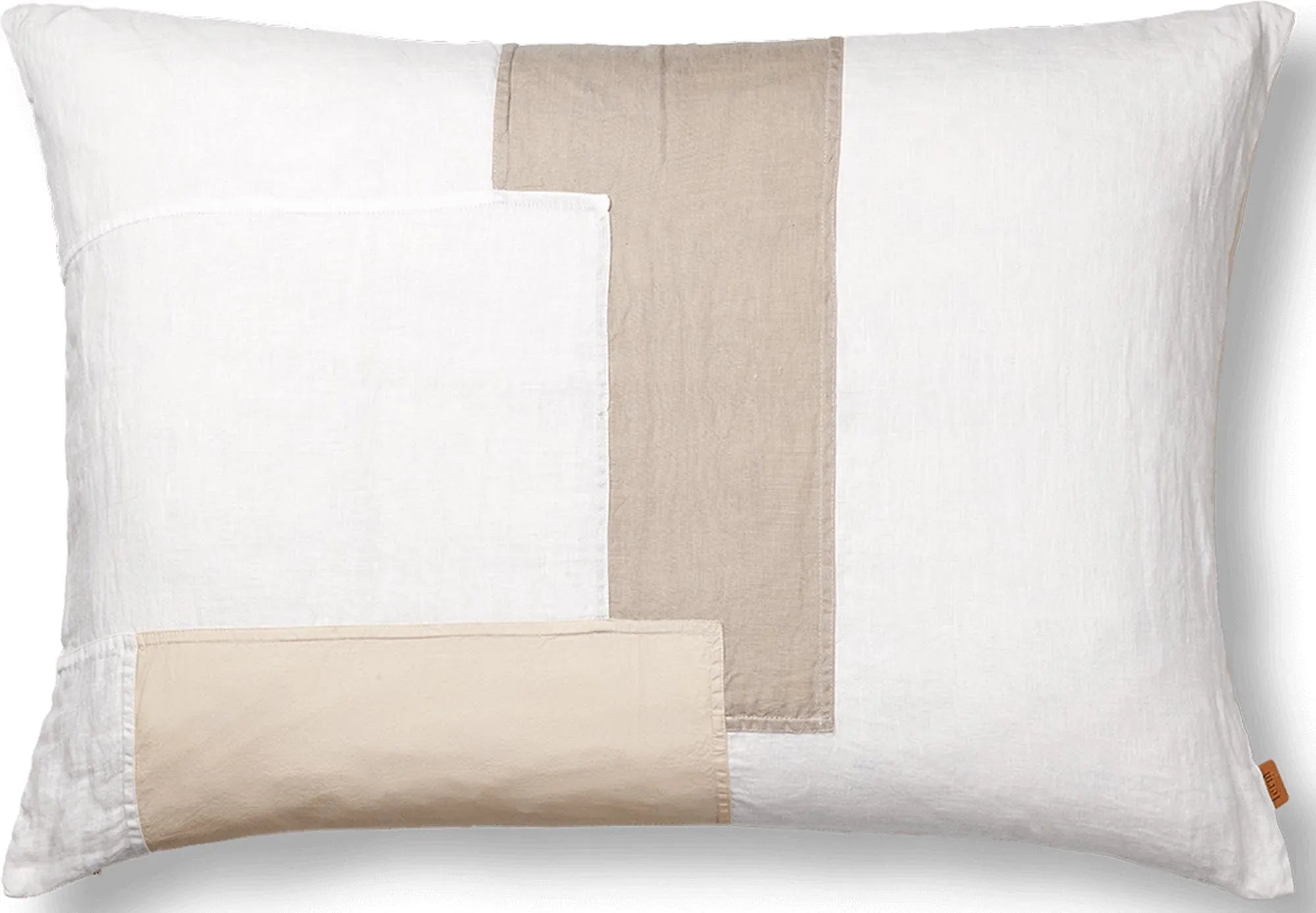 Part Kissen Gross in Weiss / Beige präsentiert im Onlineshop von KAQTU Design AG. Deko Kissen ist von Ferm Living