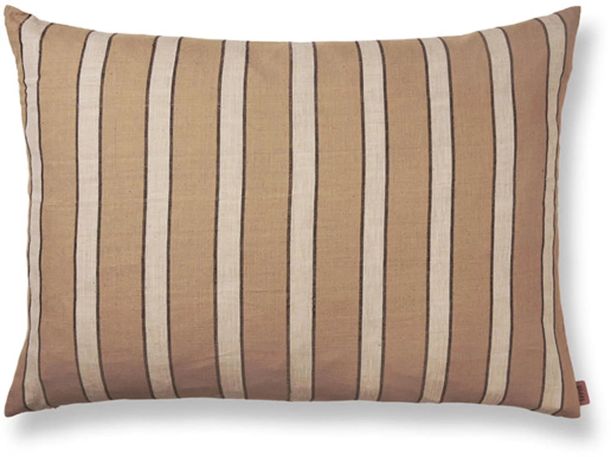 Brown Cotton Kissen Gross in Braun präsentiert im Onlineshop von KAQTU Design AG. Kissen ist von Ferm Living