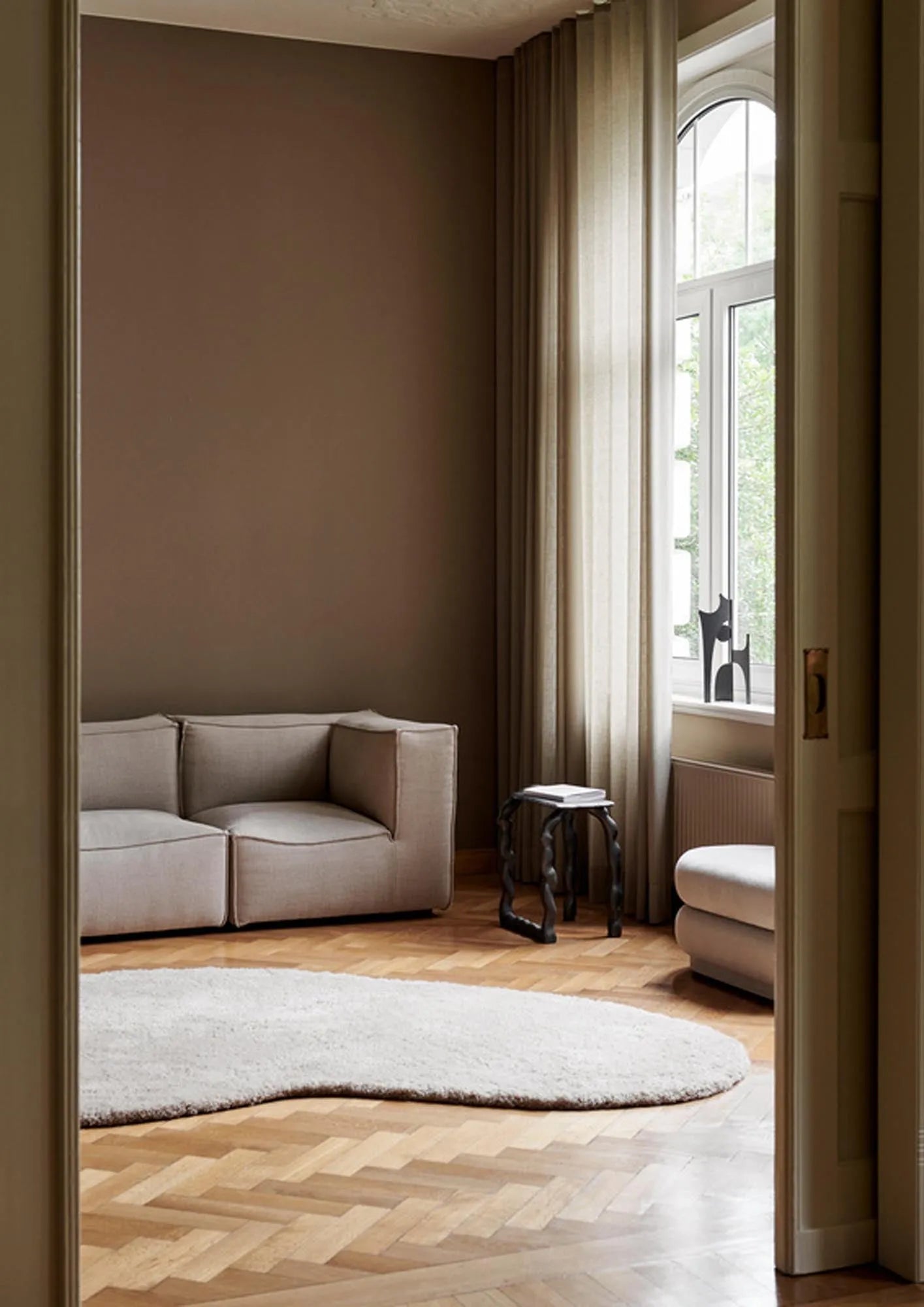 Eleganter Forma-Teppich aus reiner Wolle von Ferm Living.