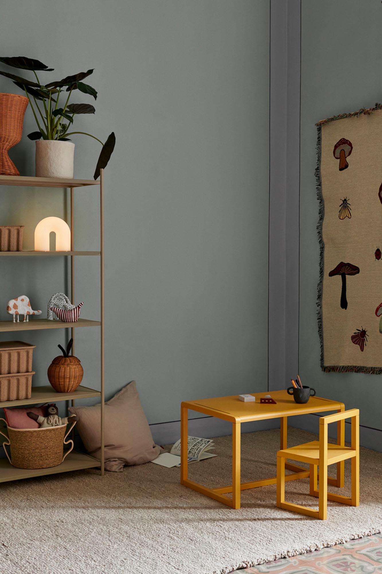 Little Architect Tisch in Gelb präsentiert im Onlineshop von KAQTU Design AG. Schreibtisch ist von Ferm Living