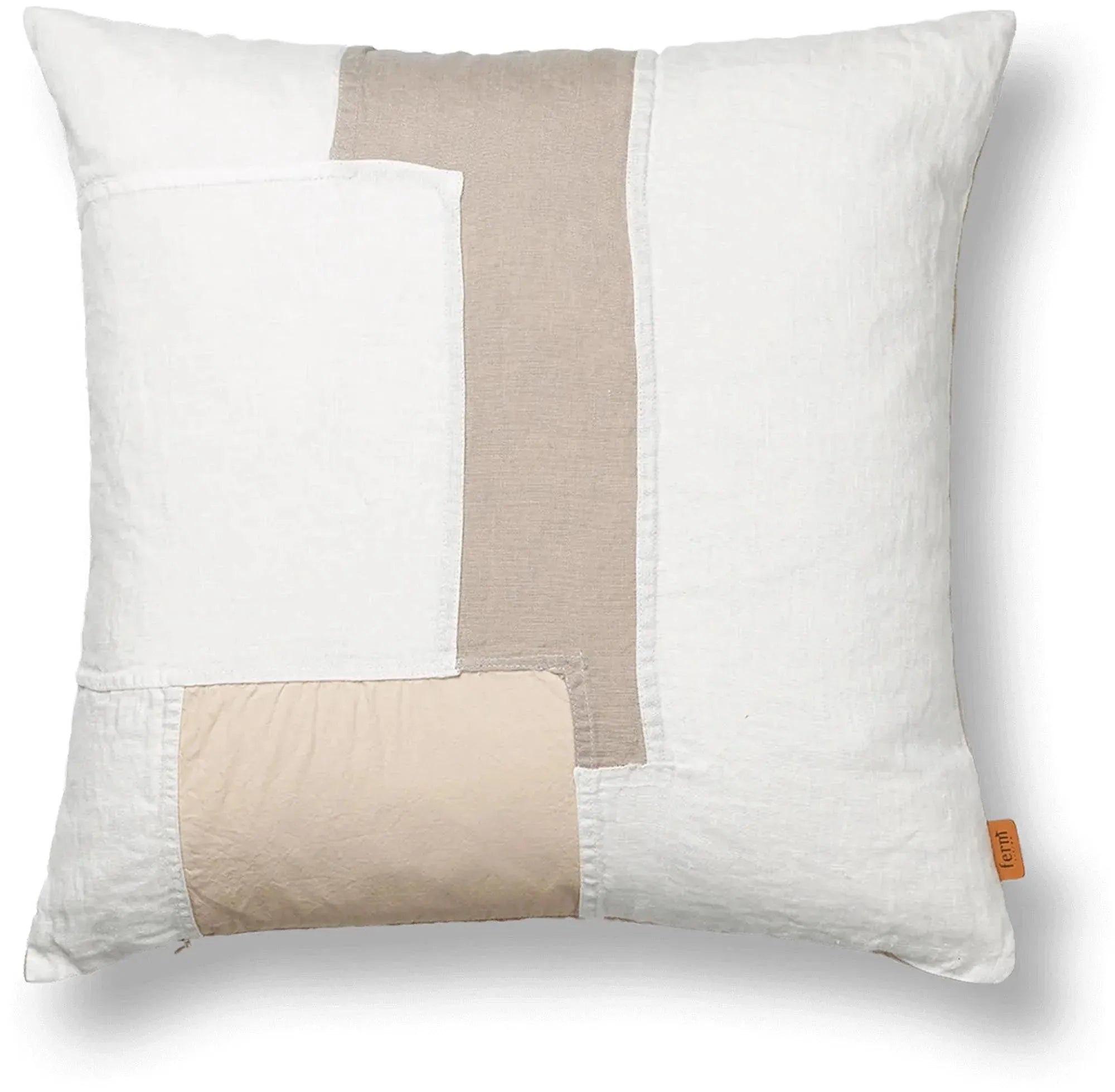 Part Kissenbezug in Off-white präsentiert im Onlineshop von KAQTU Design AG. Kissenbezug ist von Ferm Living