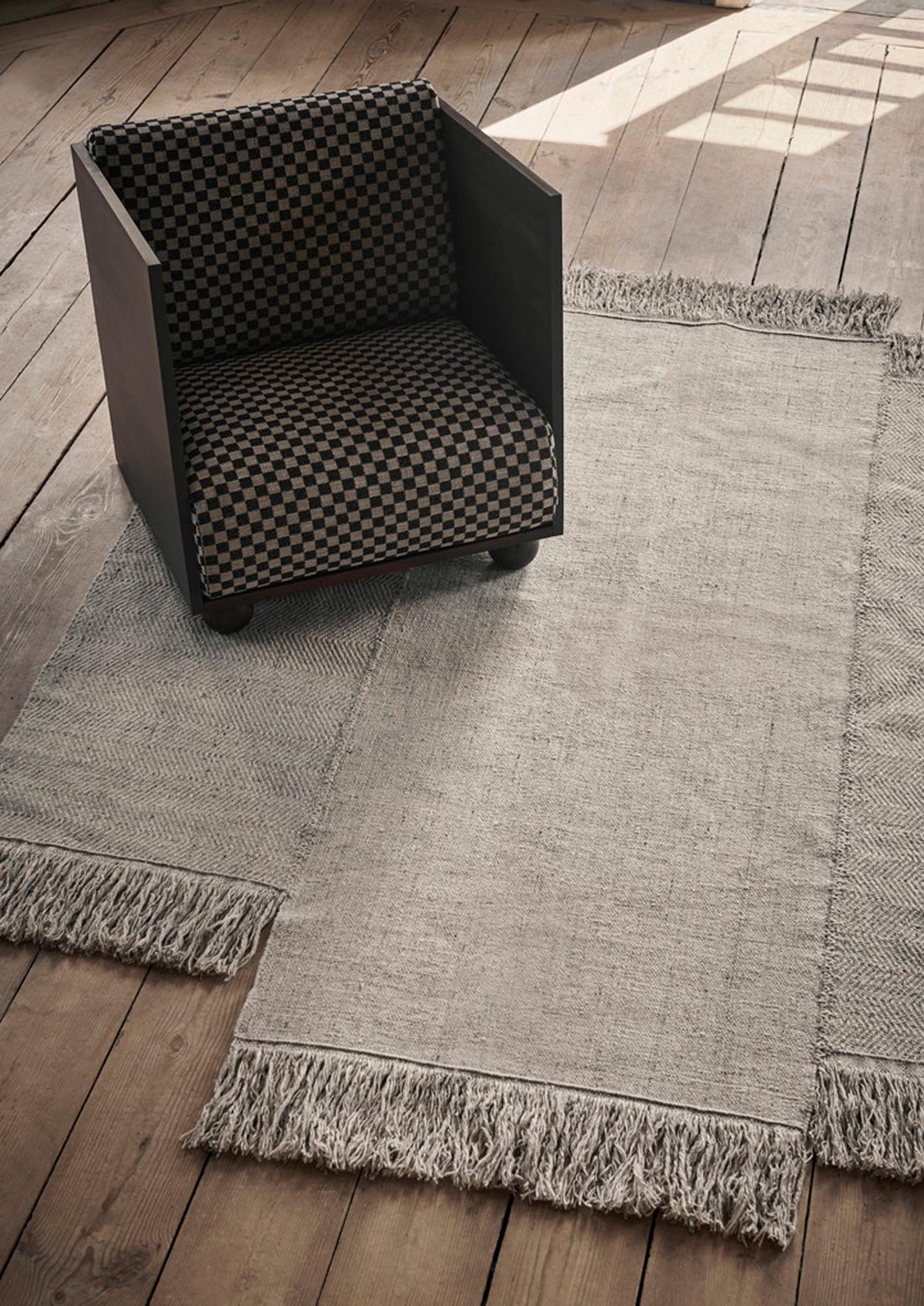 Alter Teppich in Natural präsentiert im Onlineshop von KAQTU Design AG. Teppich ist von Ferm Living