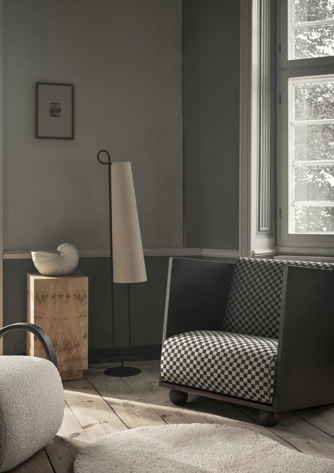 Stilvolle Ancora Stehleuchte von Ferm Living für modernes Ambiente.