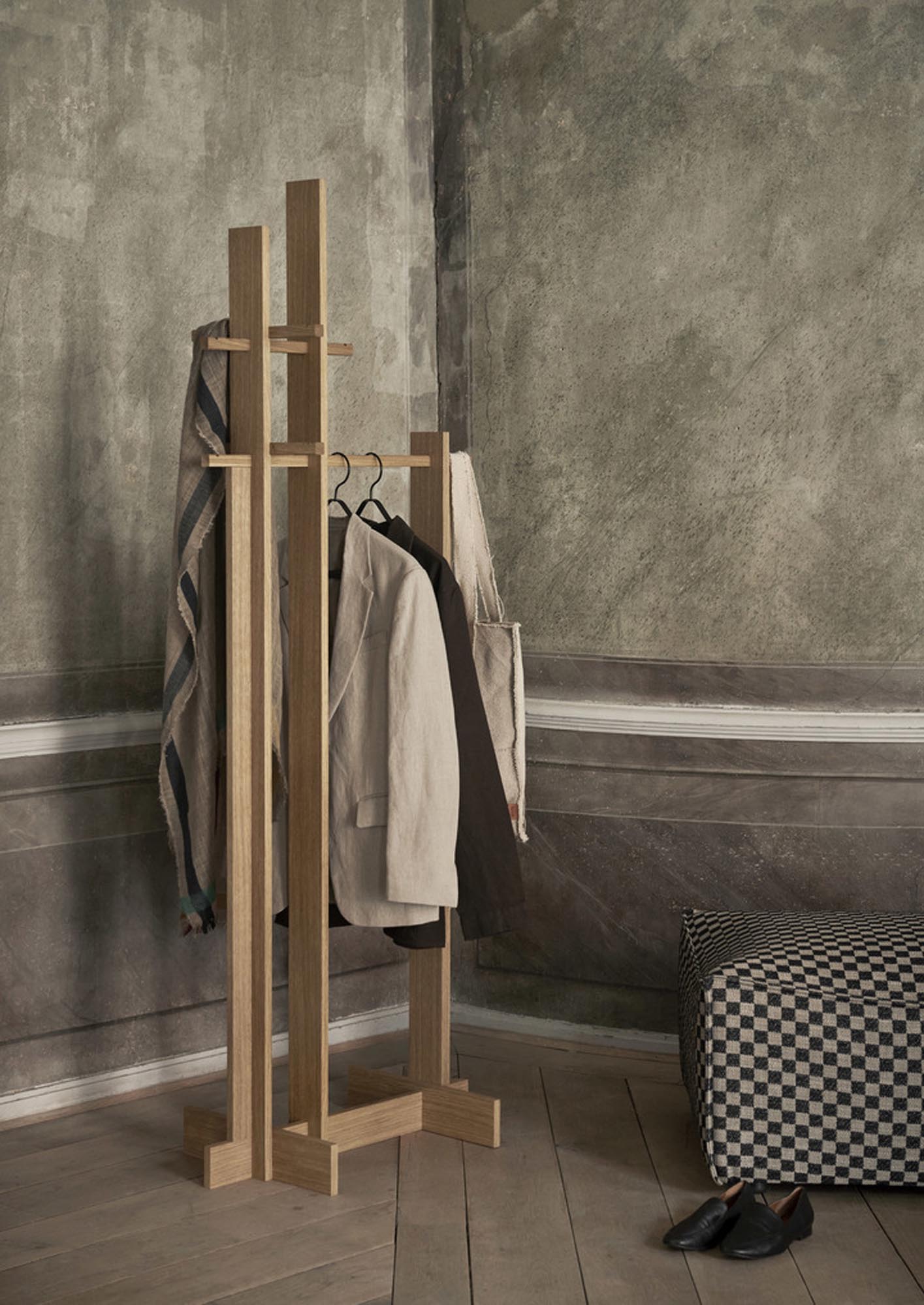 Eleganter Ferm Living Kleiderständer: Minimalistisch und funktional.
