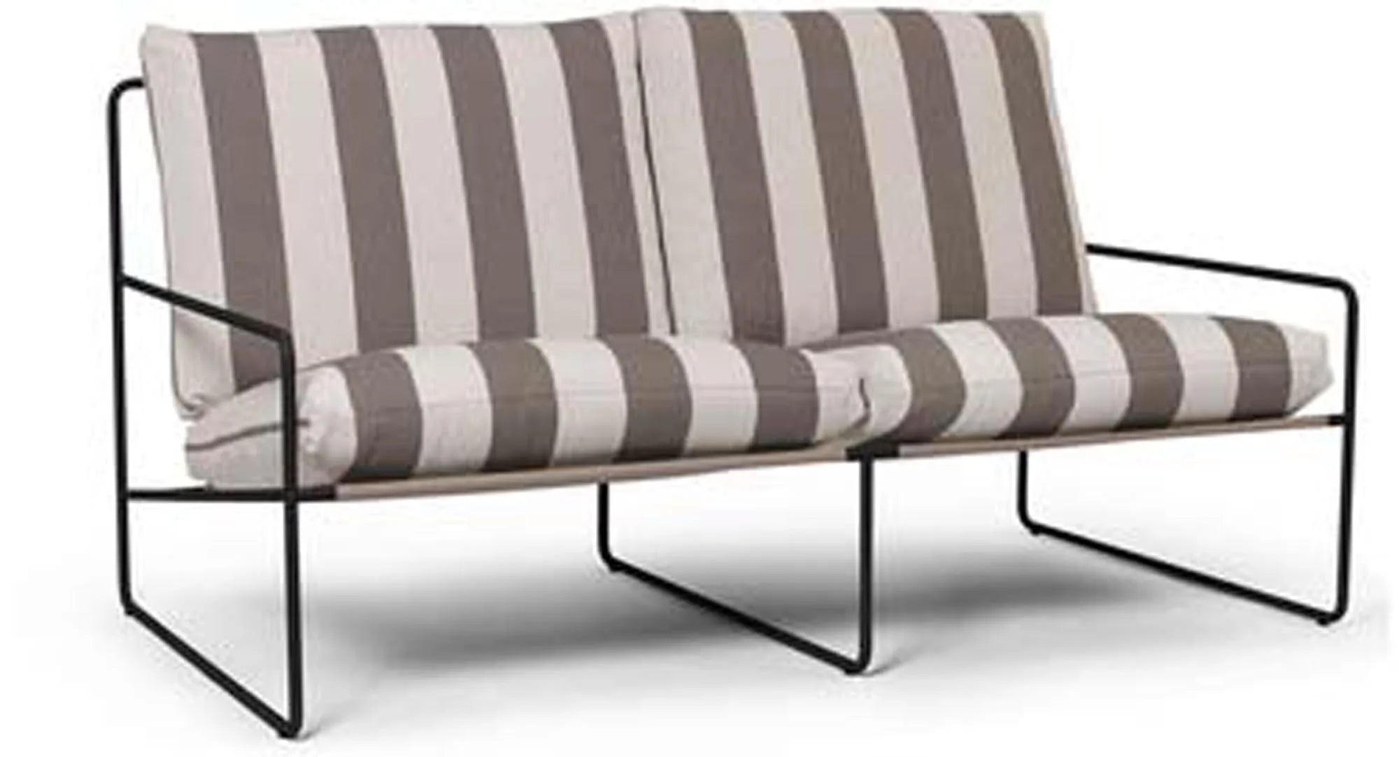 Das Desert 2-seater Stripe von Ferm Living: Modernes Lounge Sofa mit robustem Stahlrahmen, UV-beständigen Kissen und stilvoller Streifenoptik.