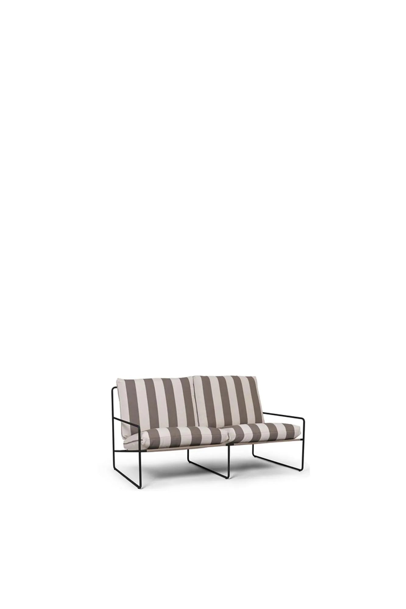 Elegantes Ferm Living Outdoor-Sofa mit gestreiftem Design.