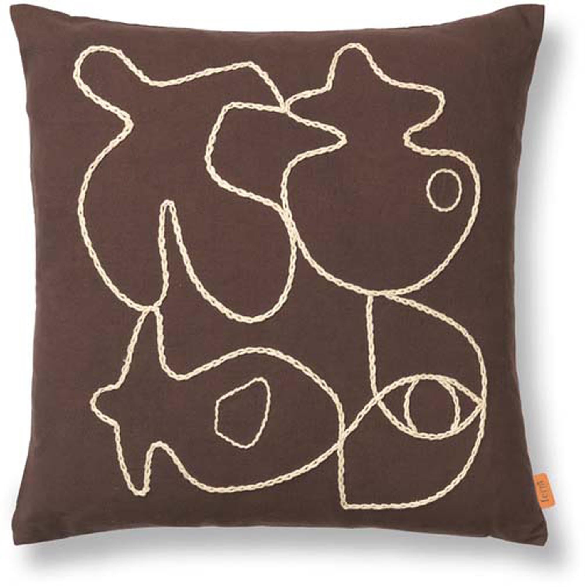Entdecke das Figure-Kissen von Ferm Living: Nachhaltig, aus GOTS-zertifizierter Bio-Baumwolle, mit künstlerischen Details für jeden Einrichtungsstil.