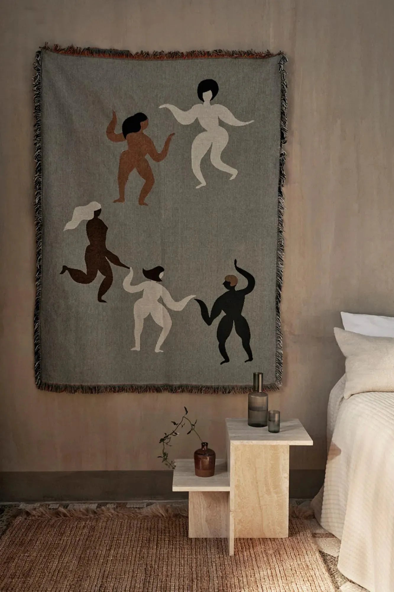 Die Free Tapestry Decke von Ferm Living: Kunstwerk aus Bio-Baumwolle, beruhigendes Design, vielseitig und nachhaltig.