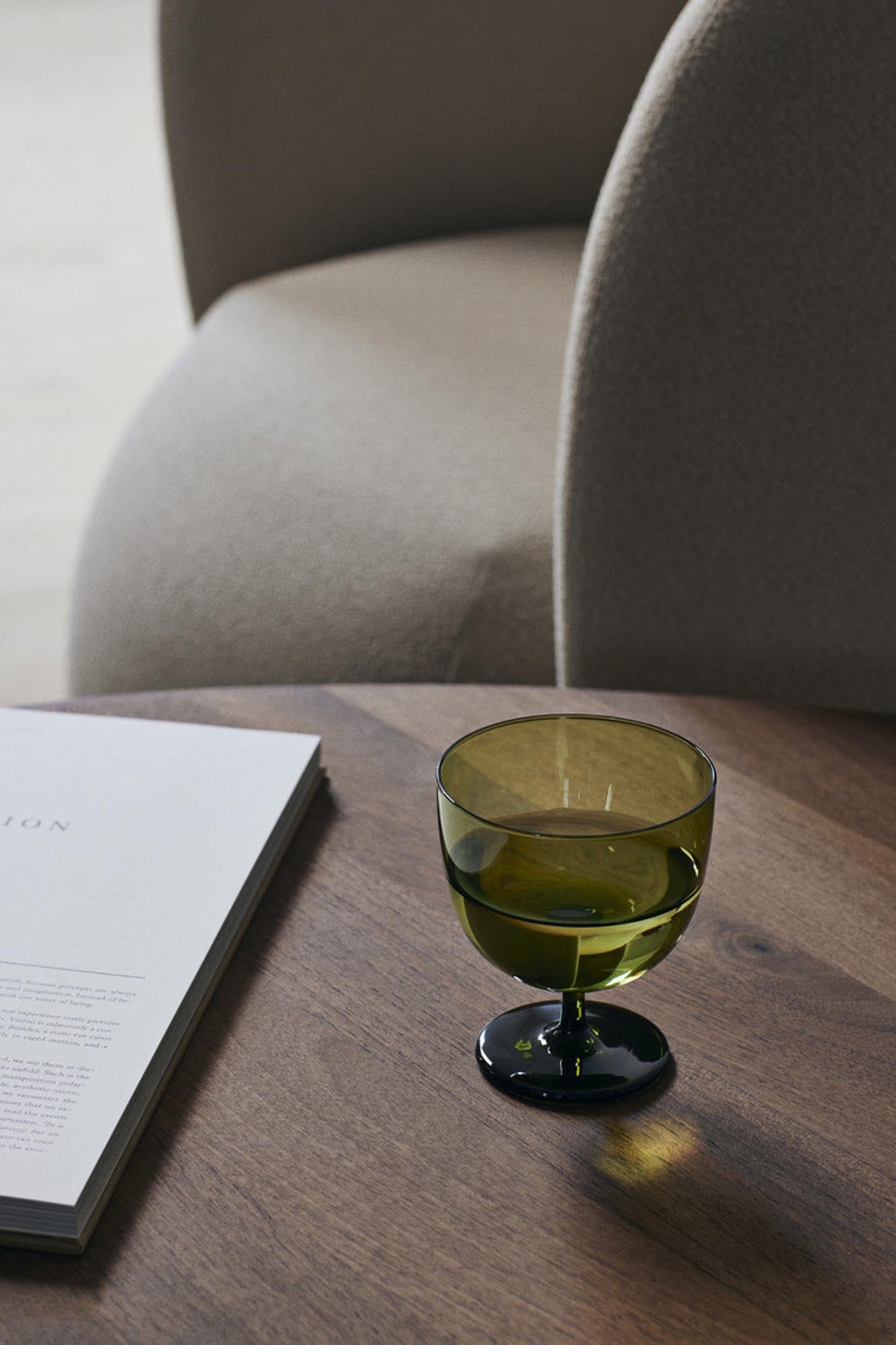 Elegante Ferm Living Host Gläser im 2er Set für besondere Anlässe.