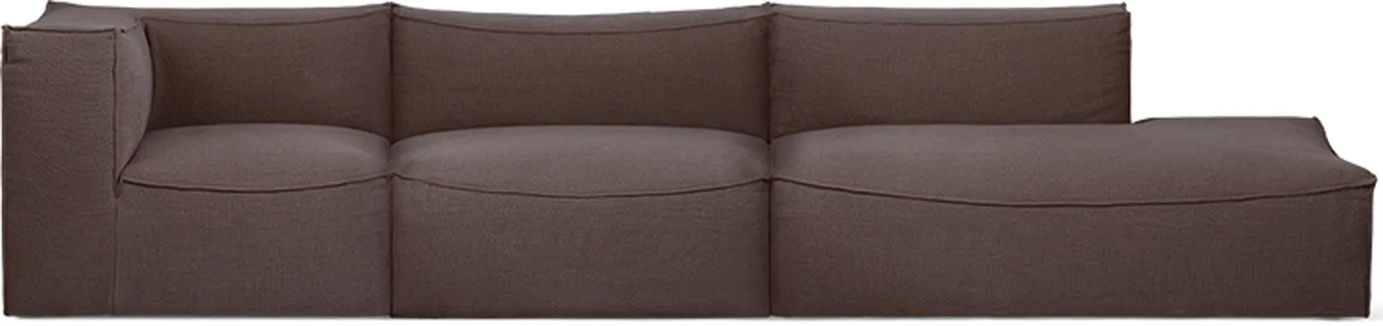 Modulares Catena Sofa von Ferm Living: braun, 386x76x108cm, inspiriert von Kettenlinien, aus Mikroschaum für Komfort.