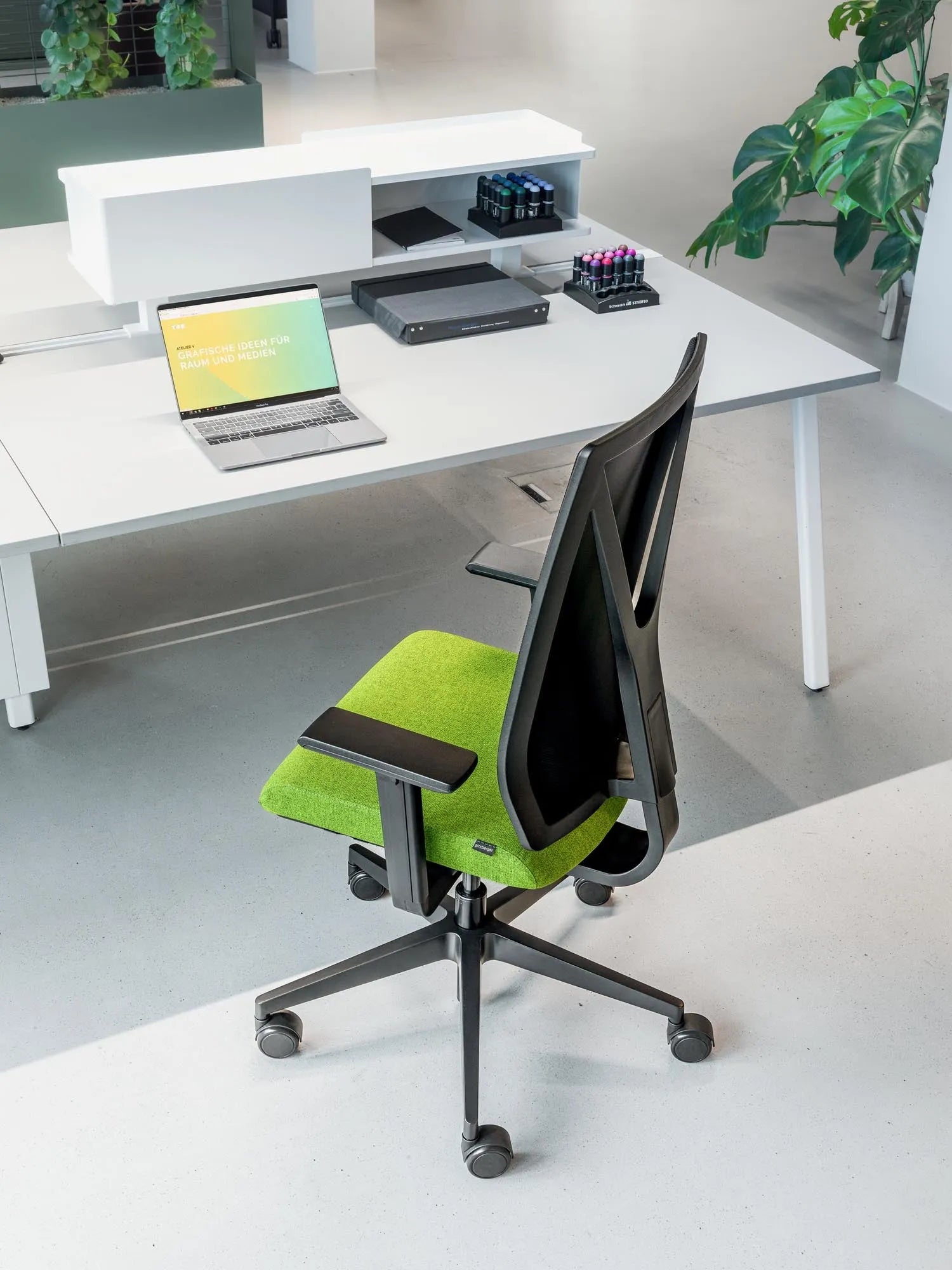 Yanos Flex: Innovativer Komfort für dynamisches Sitzen im Büro.