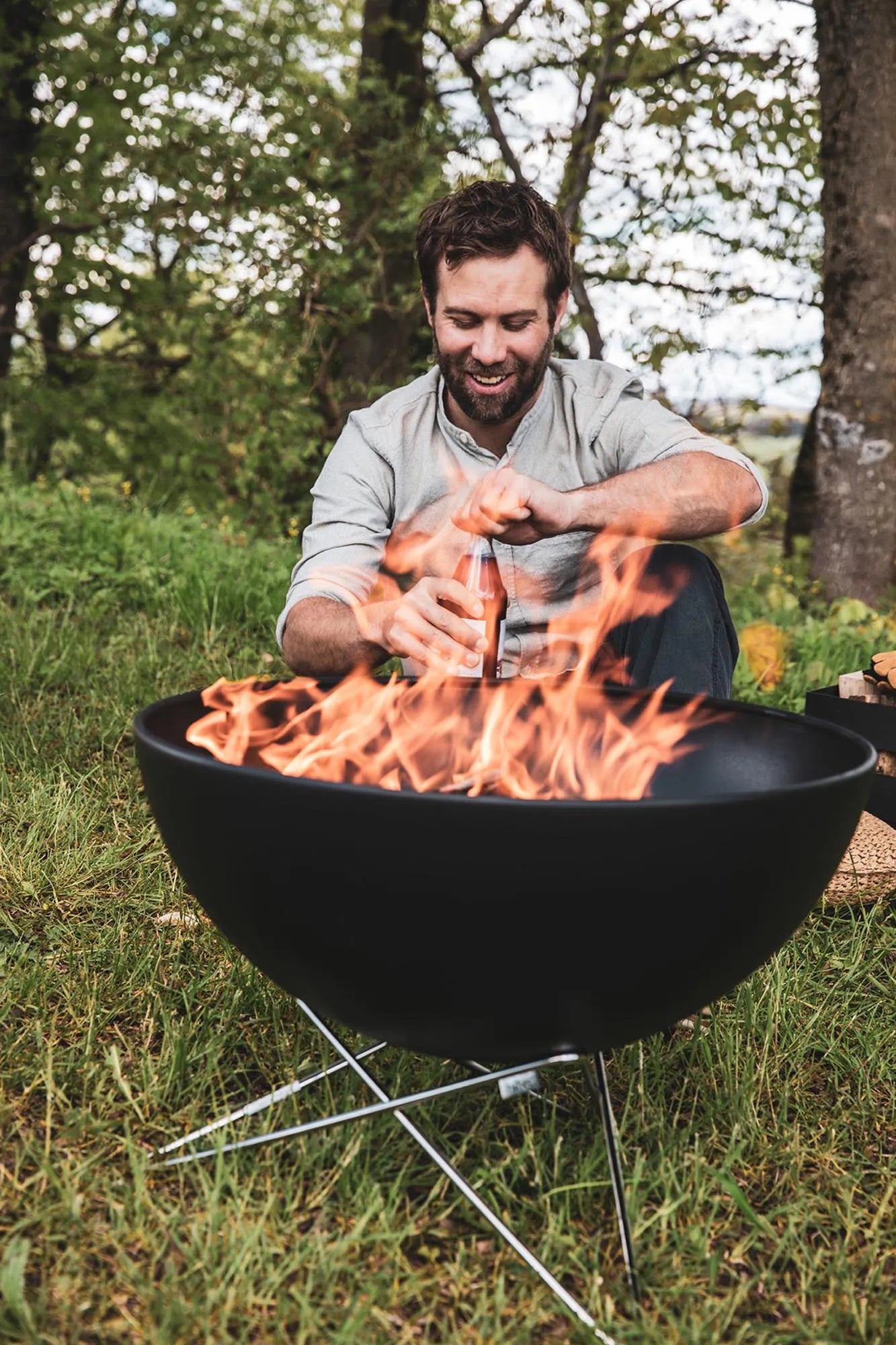 Elegante BOWL 57 Feuerschale: Stilvolle Wärme für Ihren Garten.