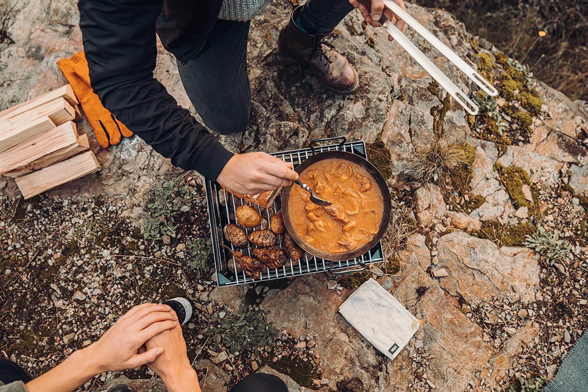 Höfats CRATE Grillrost: Perfekte Hitzeverteilung für Grillgenuss.