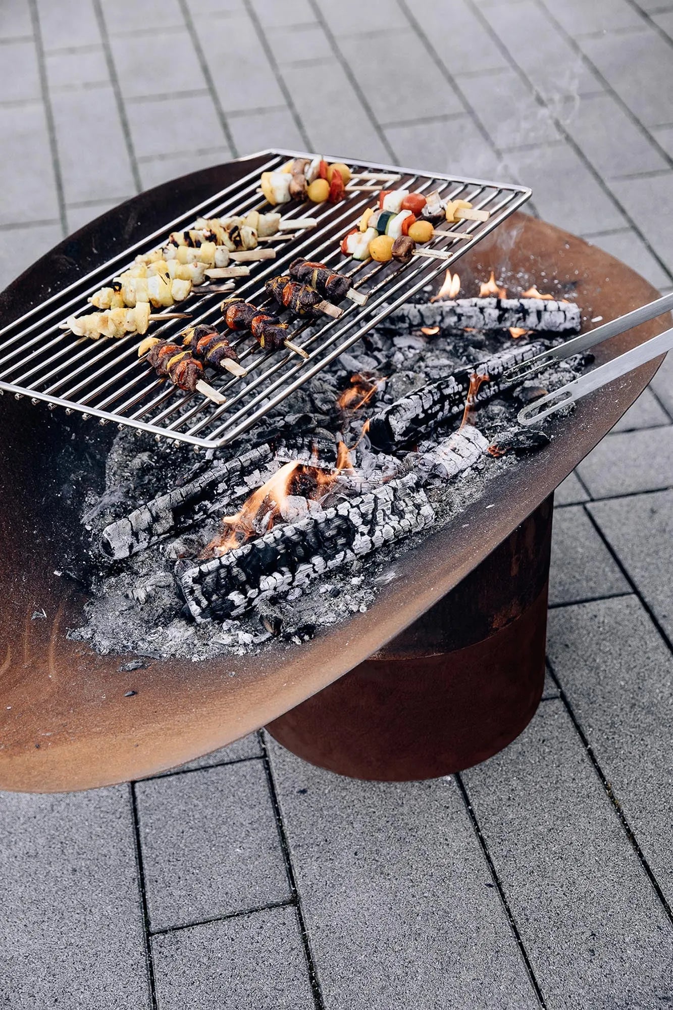 Höfats ELLIPSE Grillrost: Premium Edelstahl für perfektes Grillen.