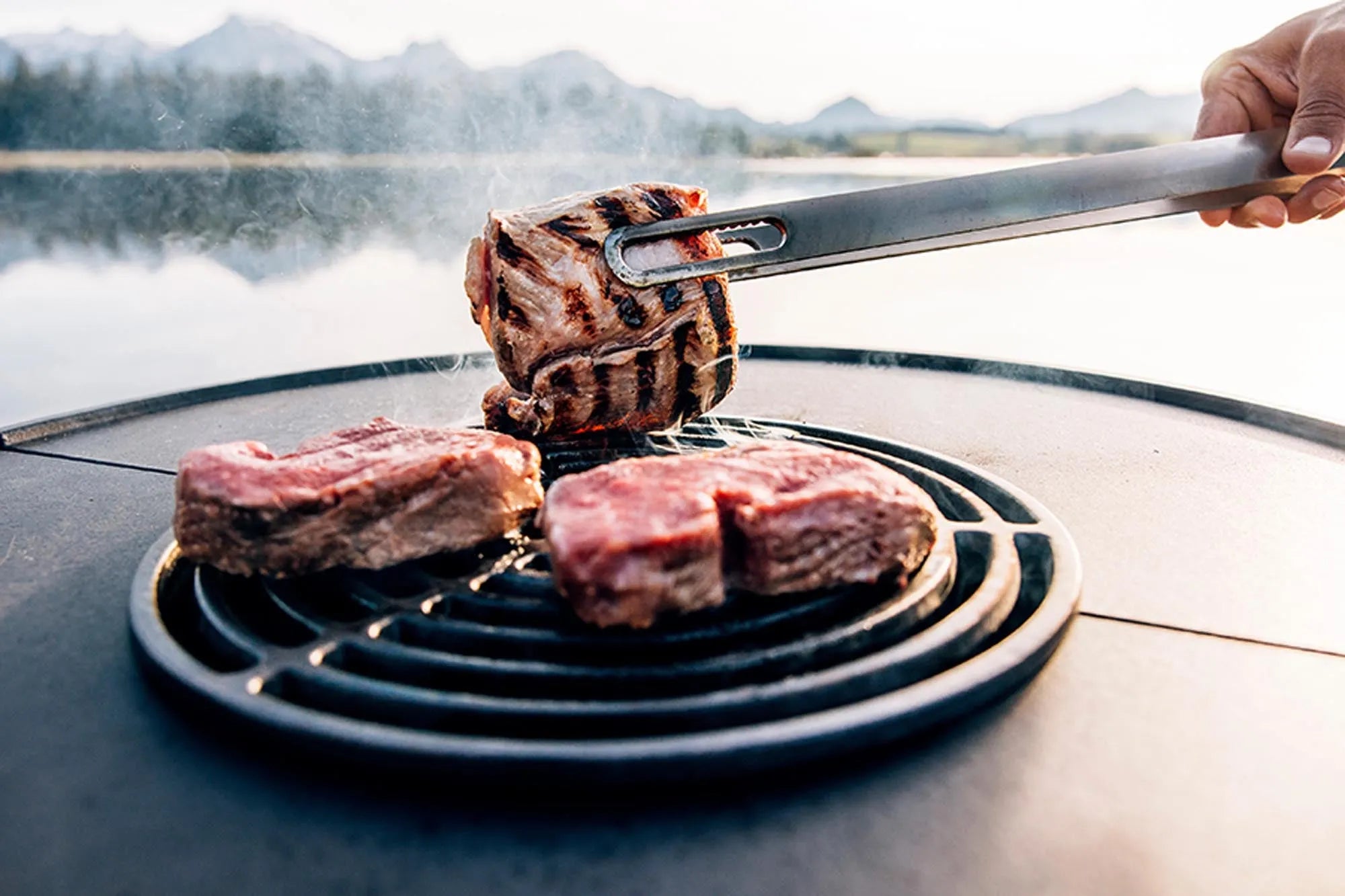 Perfekte Grillstreifen mit dem BOWL 57 Sear Grate von Höfats.