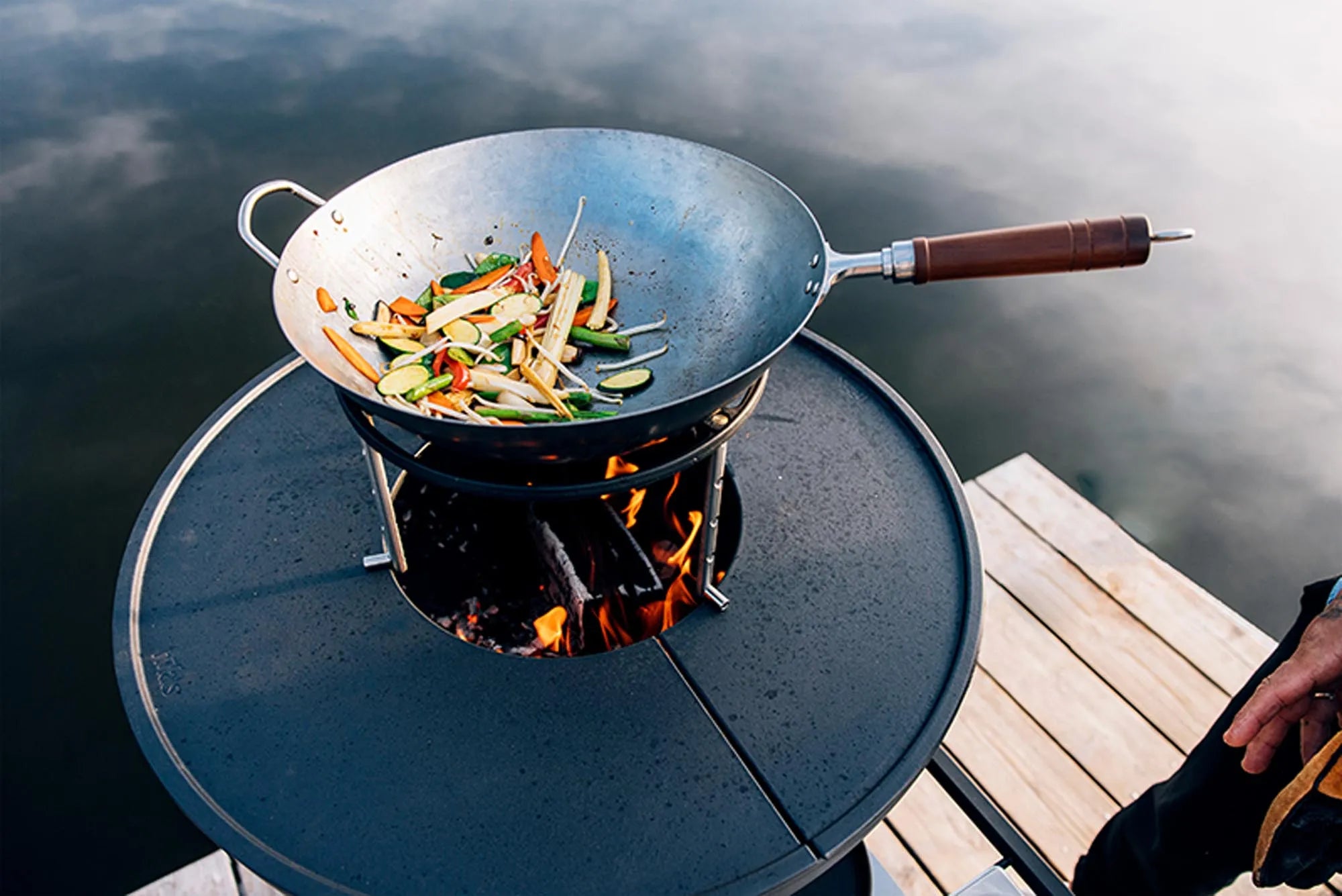 Höfats BOWL 70 Sear Grate: Unverzichtbar für saftige Grillsteaks.