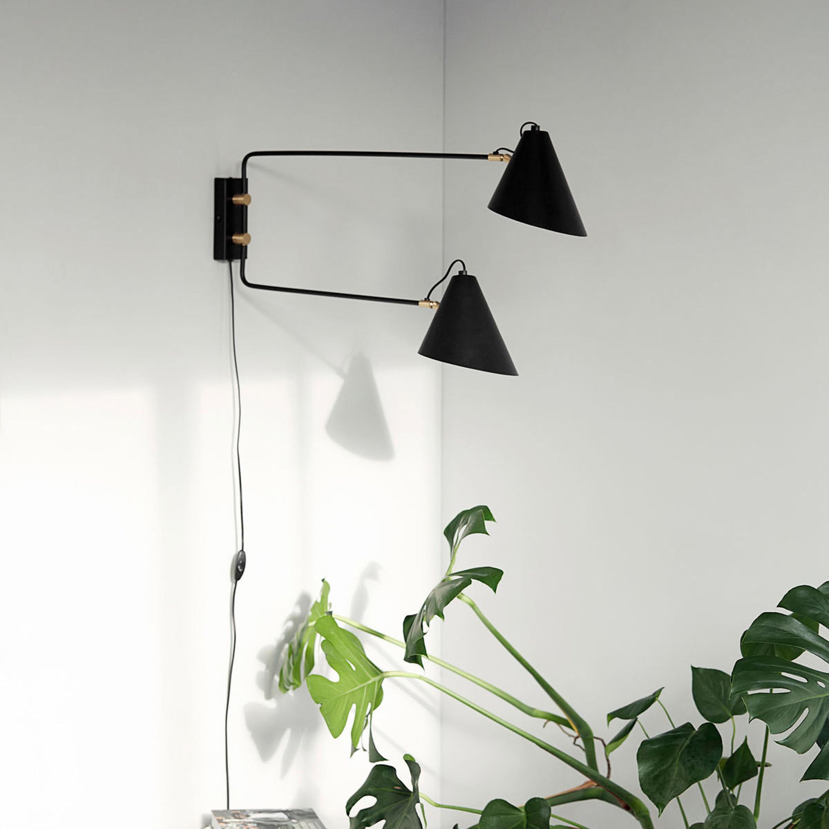Wandleuchte, Club Double in Schwarz präsentiert im Onlineshop von KAQTU Design AG. Wandleuchte ist von House Doctor