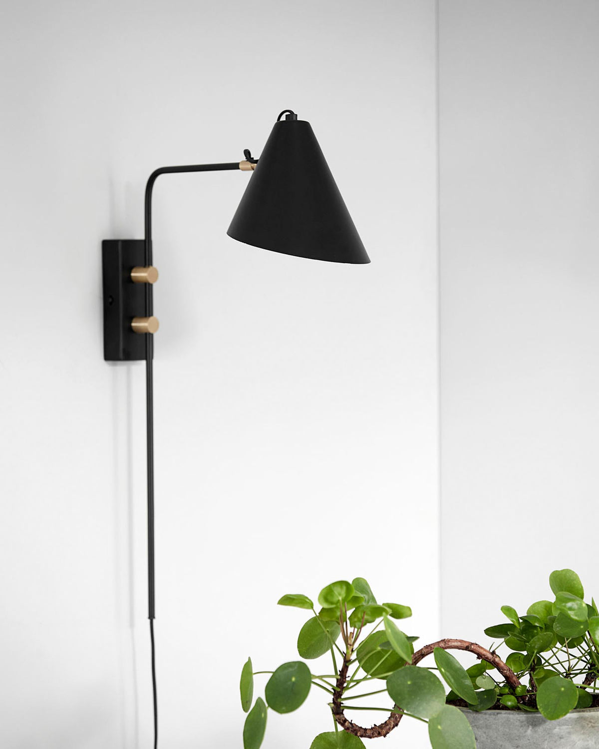 Wandleuchte, Club in Schwarz präsentiert im Onlineshop von KAQTU Design AG. Wandleuchte ist von House Doctor