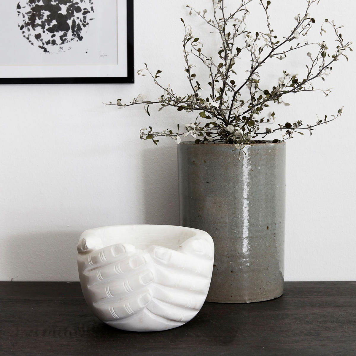 Schüssel, Hands in Weiss präsentiert im Onlineshop von KAQTU Design AG. Kunstgegenstände ist von House Doctor