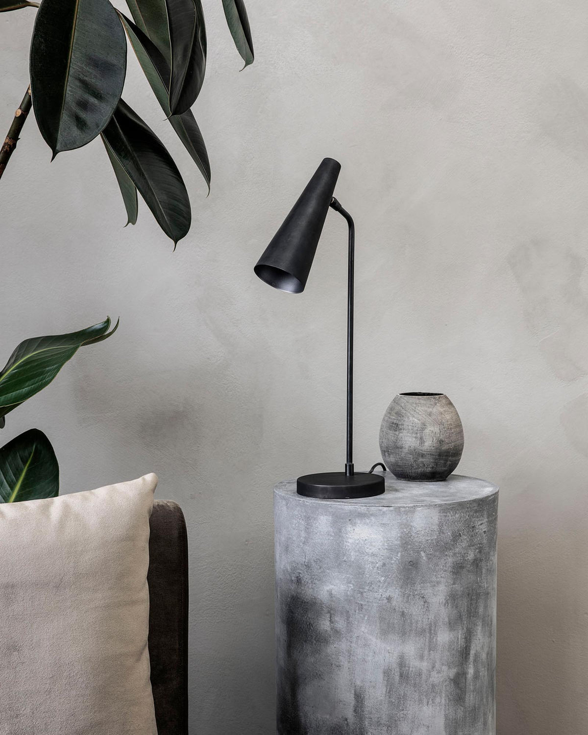 Tischleuchte Precise von House Doctor aus Eisen mit Messingzubehör im Industrial-Stil