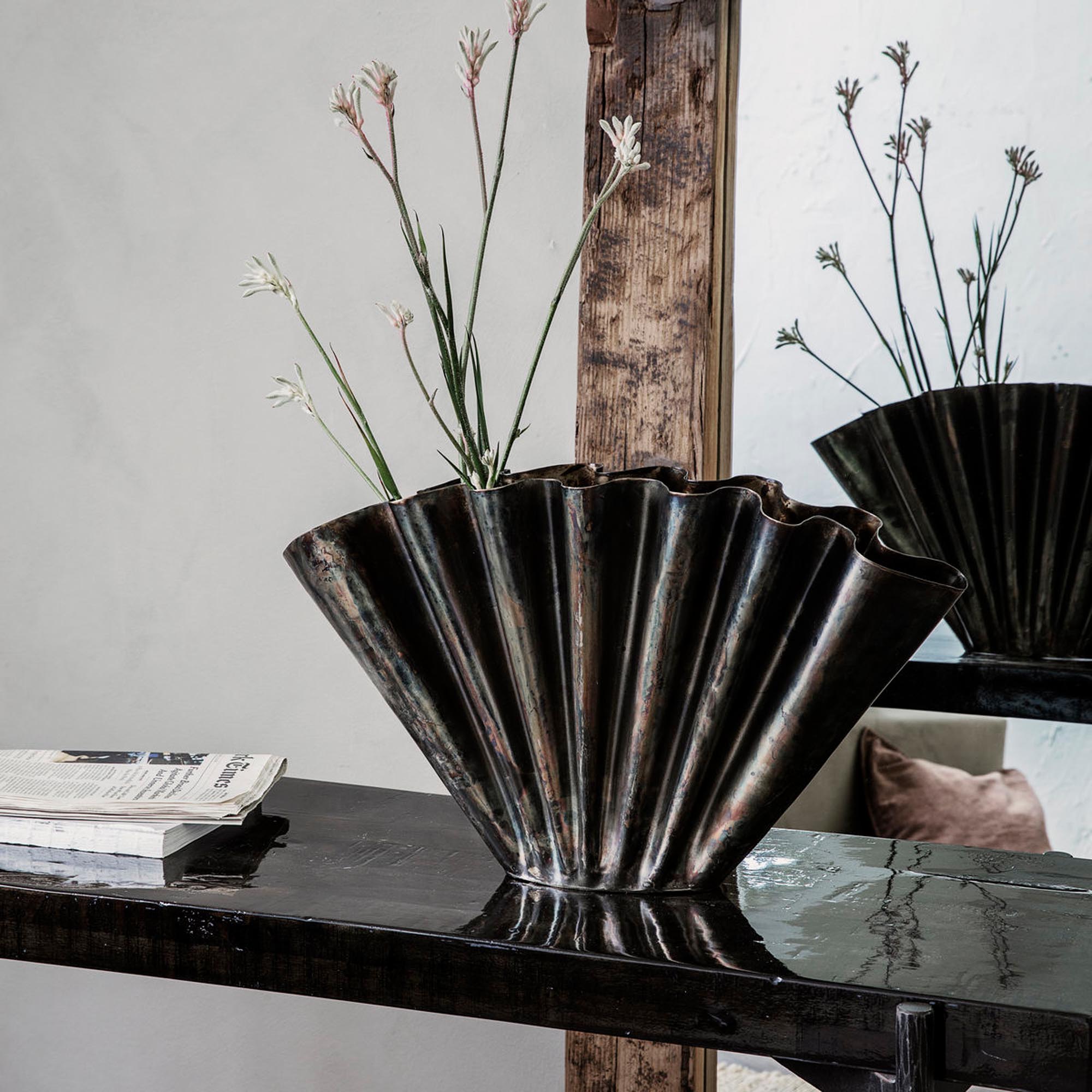 Vase, flood
