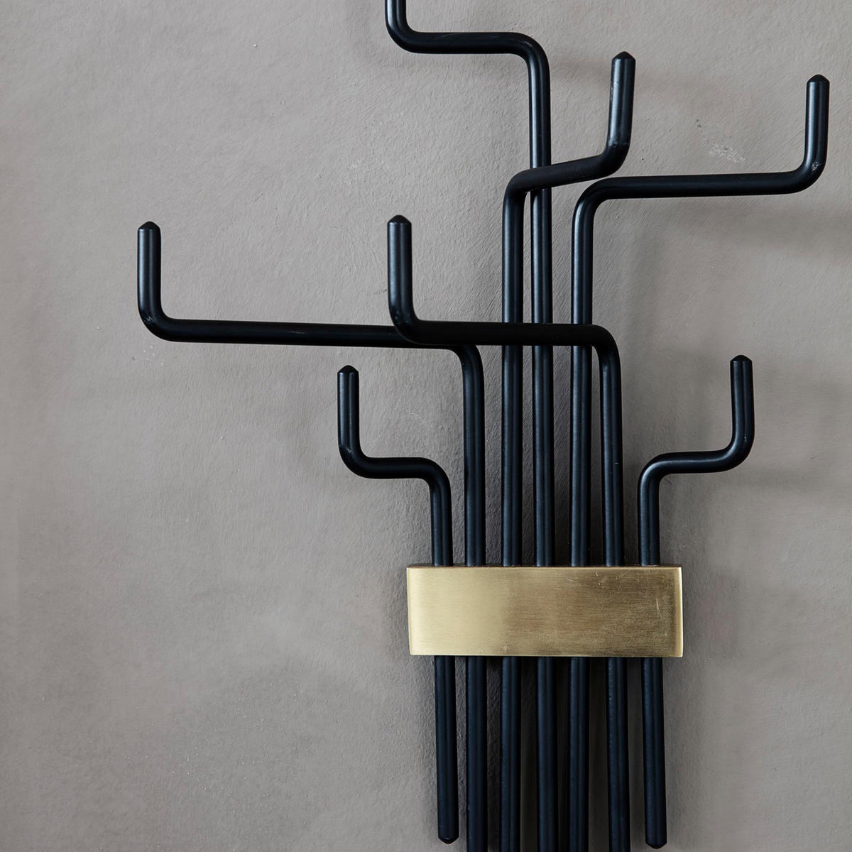 Haken, Pipes in Schwarz präsentiert im Onlineshop von KAQTU Design AG. Kleiderhaken ist von House Doctor