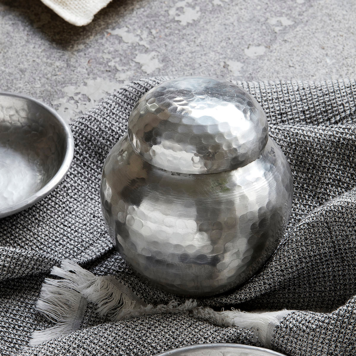 Aufbewahrung mit Deckel, Galior in Silber-Finish präsentiert im Onlineshop von KAQTU Design AG. Aufbewahrungsbehälter ist von House Doctor