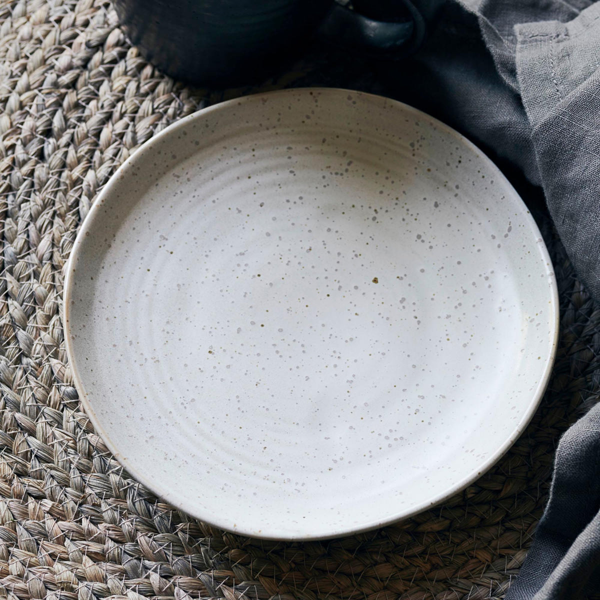 Kuchenteller, Pion in Grau/ weiss präsentiert im Onlineshop von KAQTU Design AG. Dessertteller ist von House Doctor