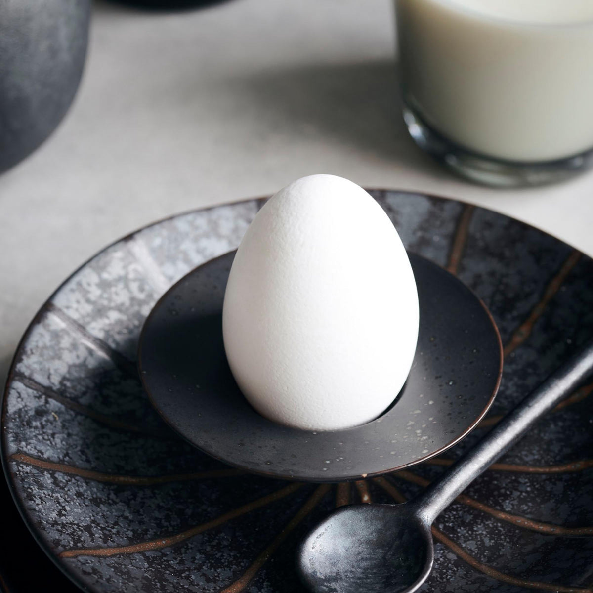 Eierbecher, Pion in Schwarz/Braun präsentiert im Onlineshop von KAQTU Design AG. Eierbecher ist von House Doctor