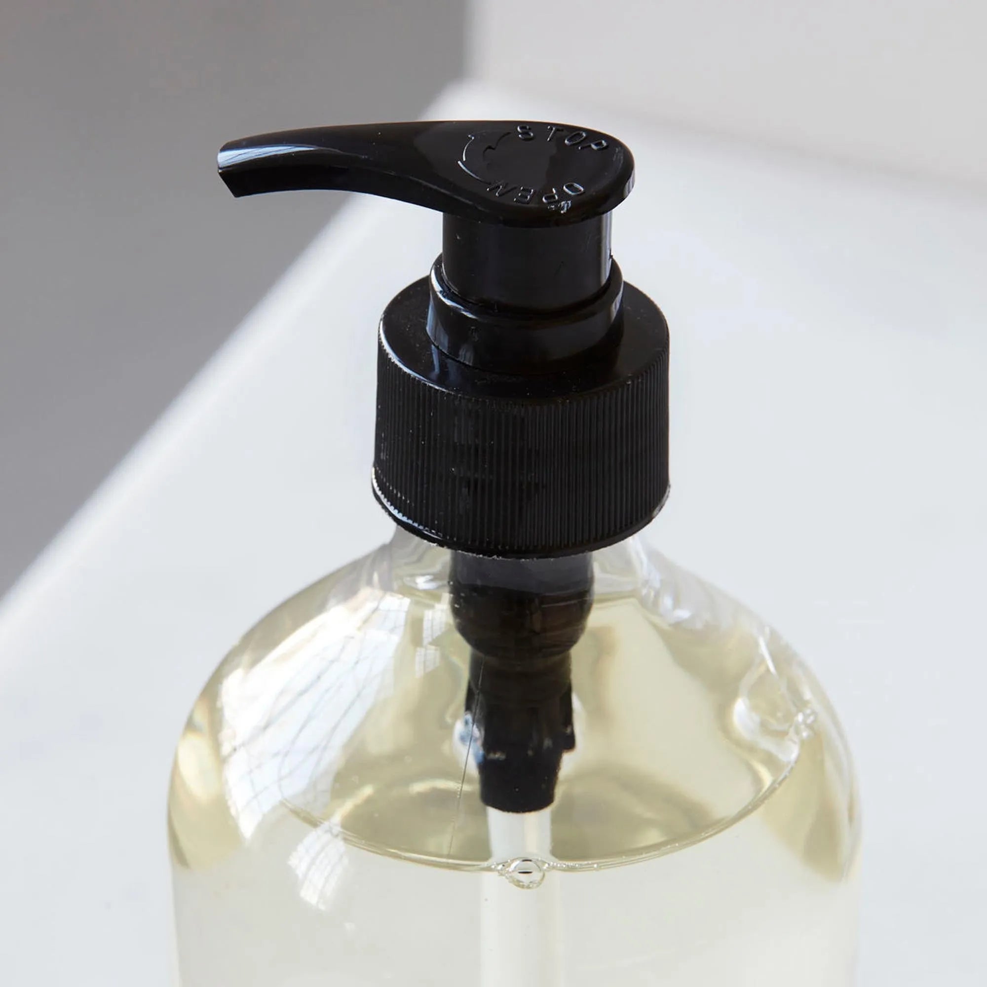 Hand soap, Tangled Woods in  präsentiert im Onlineshop von KAQTU Design AG. Seife ist von Meraki