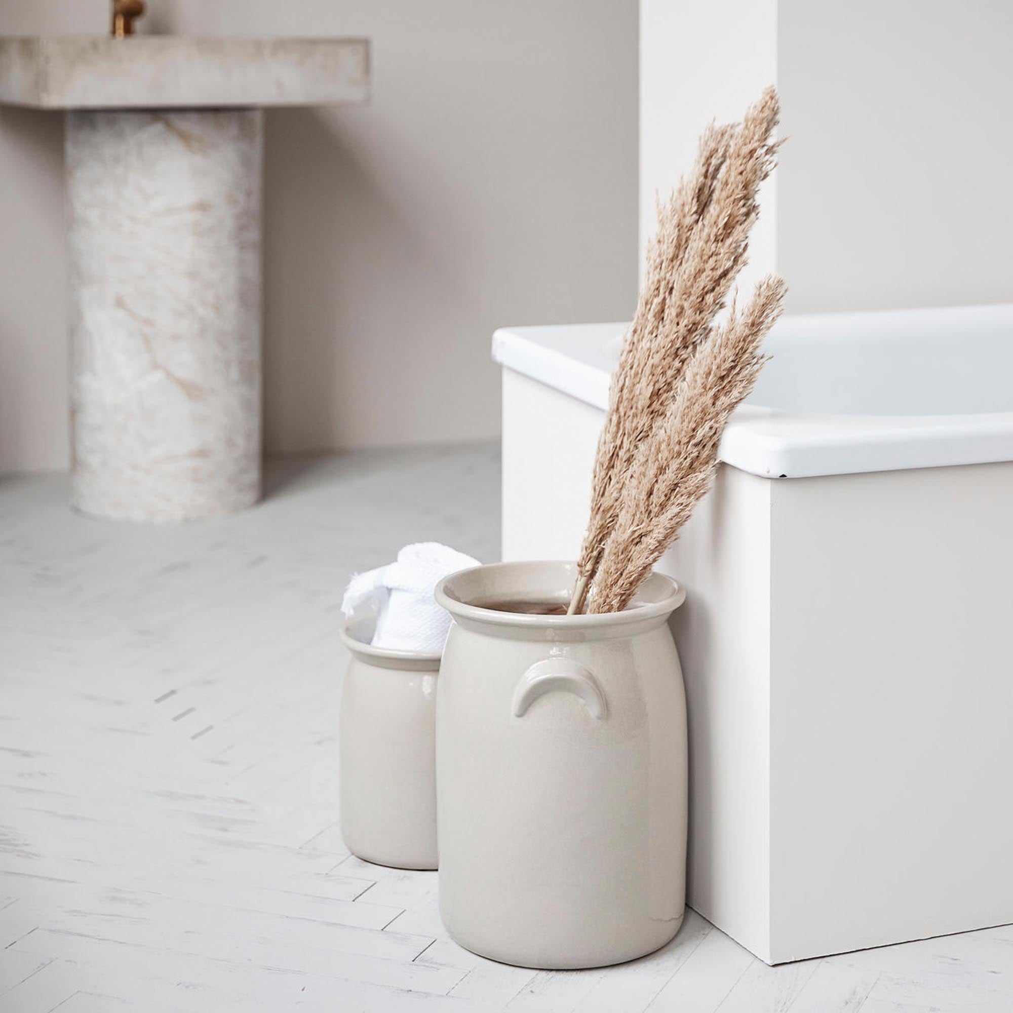 Steingutgefäß Shellish Grey von Meraki: Zeitloses Design für Ihr Zuhause.