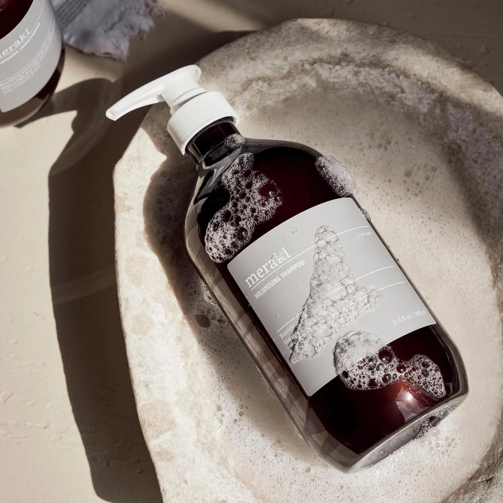 Volumising shampoo in  präsentiert im Onlineshop von KAQTU Design AG. Pflege ist von Meraki