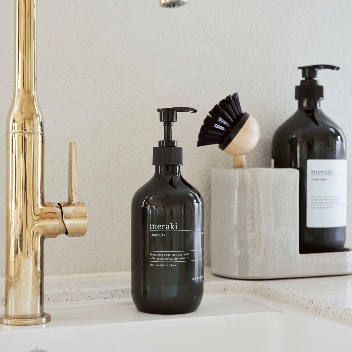 Hand soap, Anti-odour in Grün präsentiert im Onlineshop von KAQTU Design AG. Körperpflege ist von Meraki