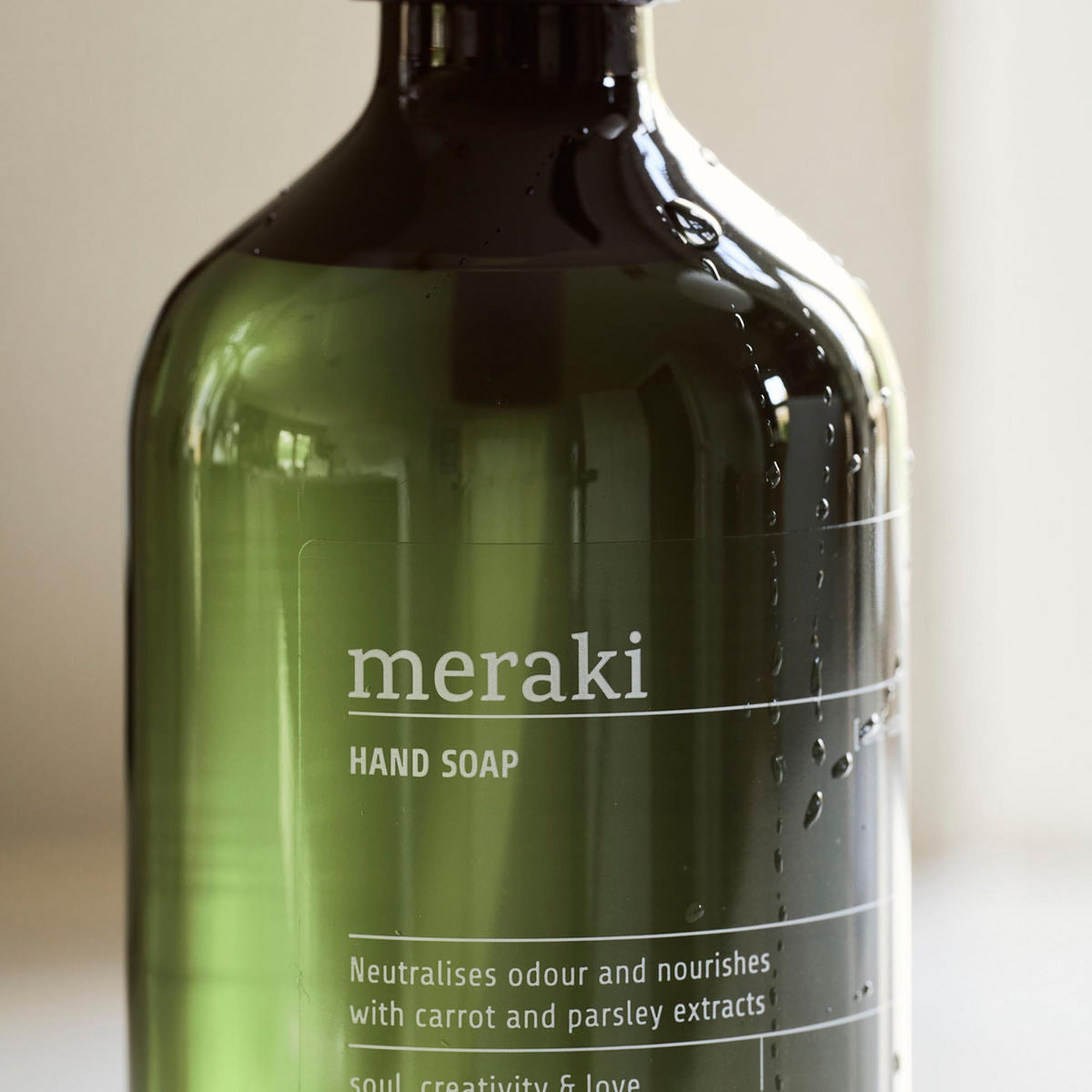 Hand soap, Anti-odour in Grün präsentiert im Onlineshop von KAQTU Design AG. Körperpflege ist von Meraki