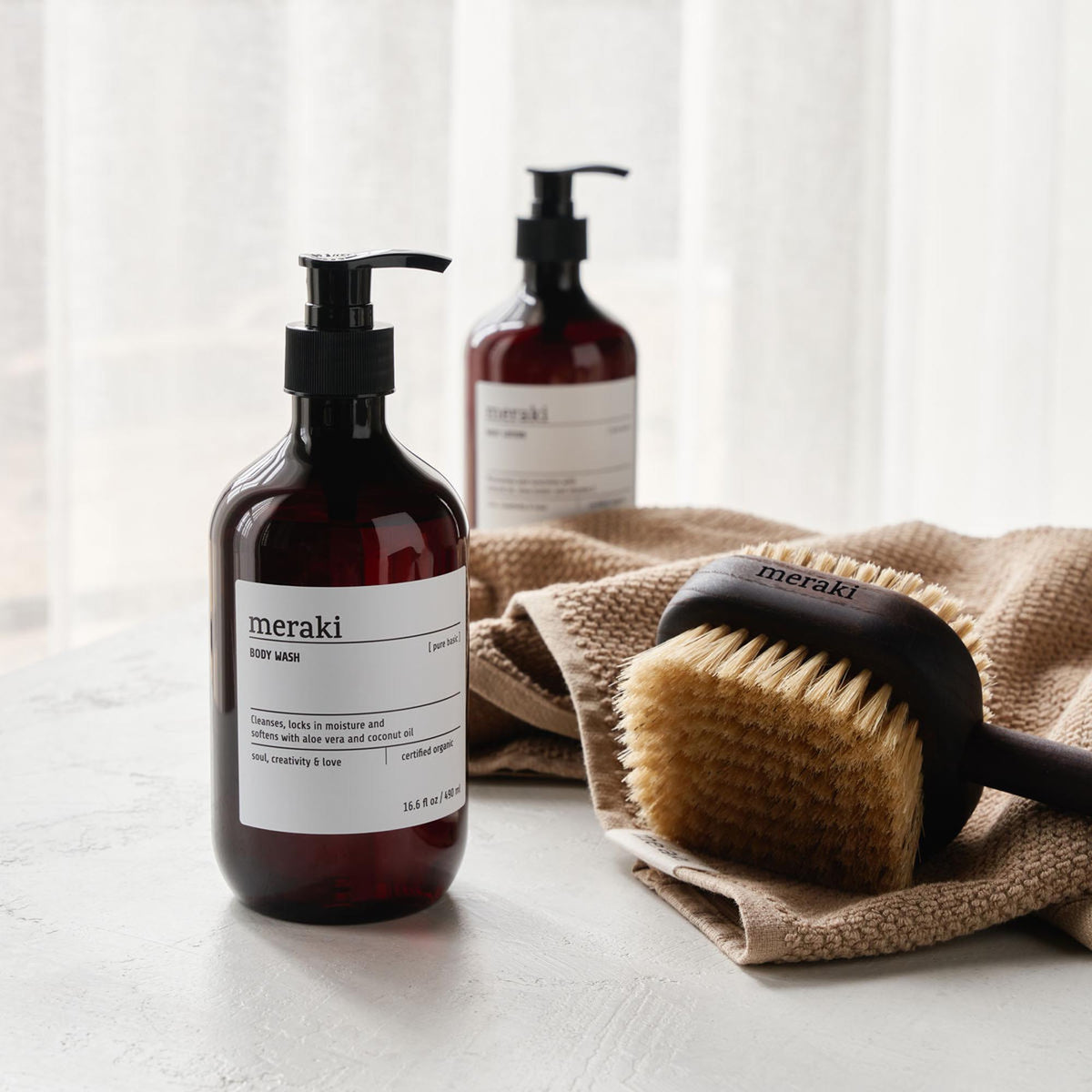 Body wash, Pure basic in Braun präsentiert im Onlineshop von KAQTU Design AG. Duschmittel + Shampoo ist von Meraki