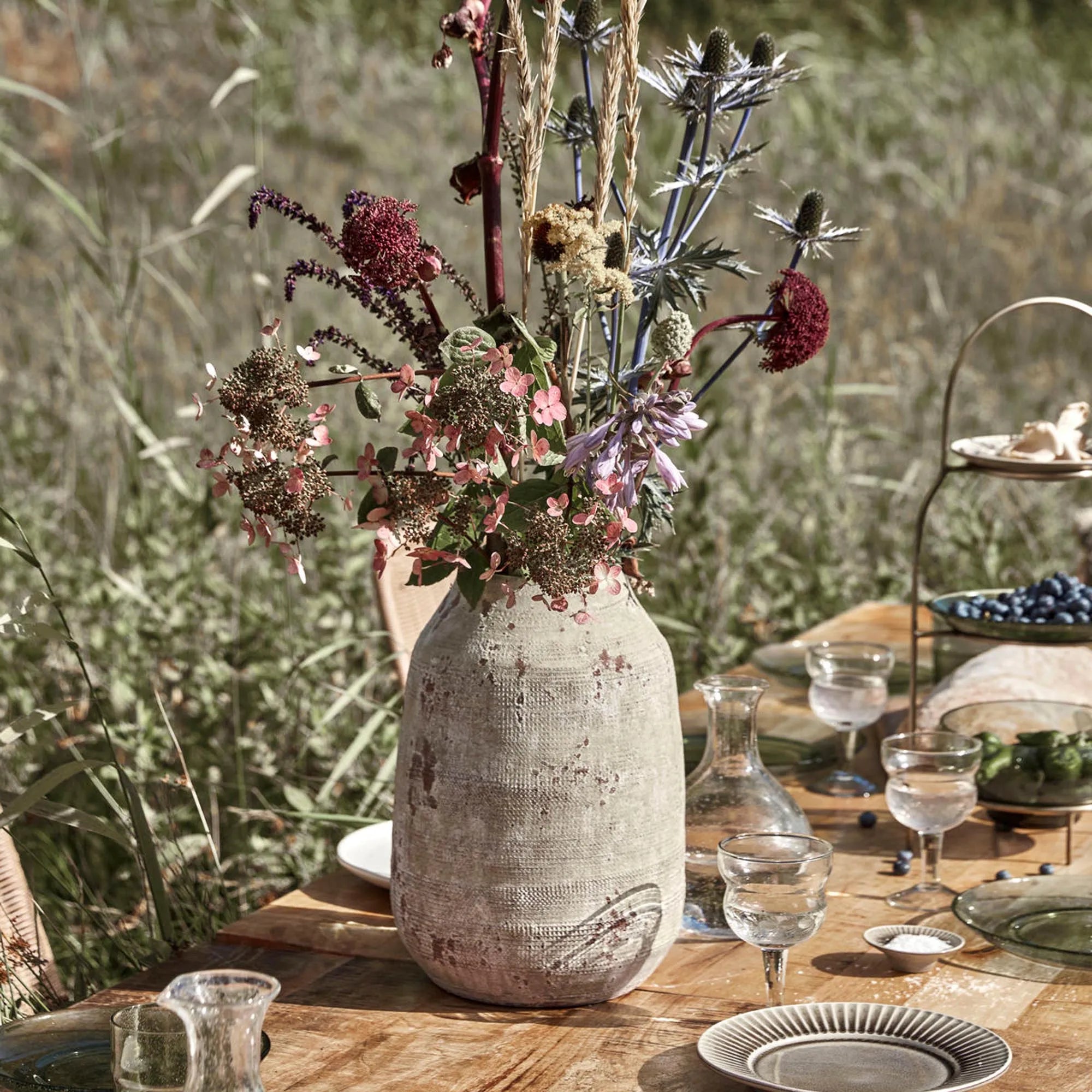 Stilvolle beige Vase HDHafe von House Doctor für modernes Wohnen.