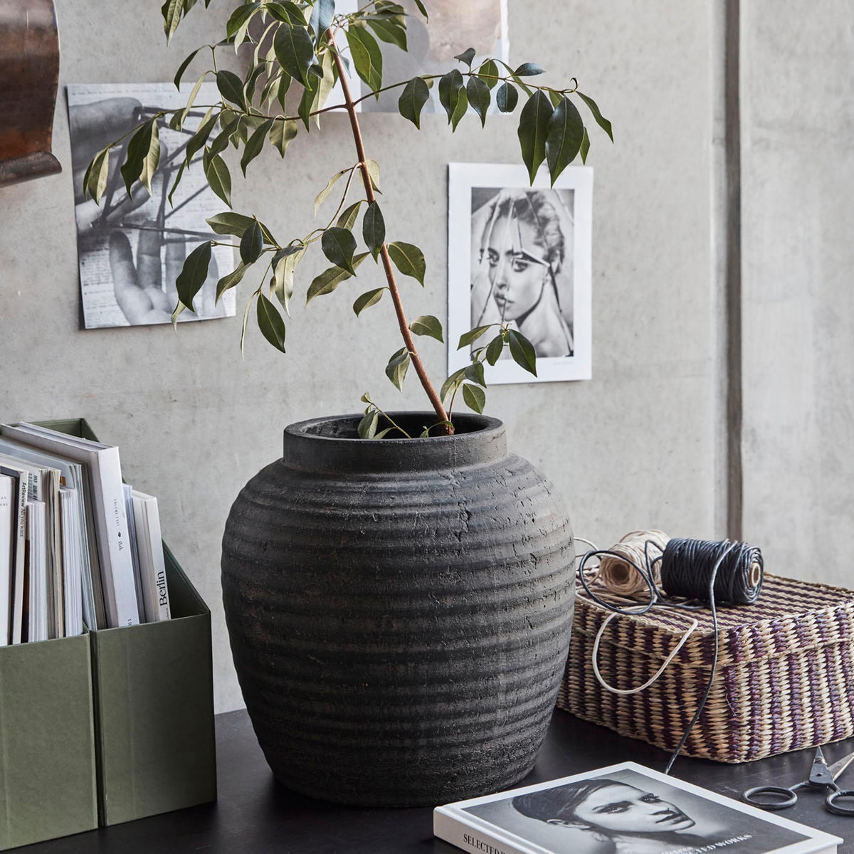 Blumentopf, HDHafa, Grau/braun in Grau/braun präsentiert im Onlineshop von KAQTU Design AG. Blumentopf ist von House Doctor