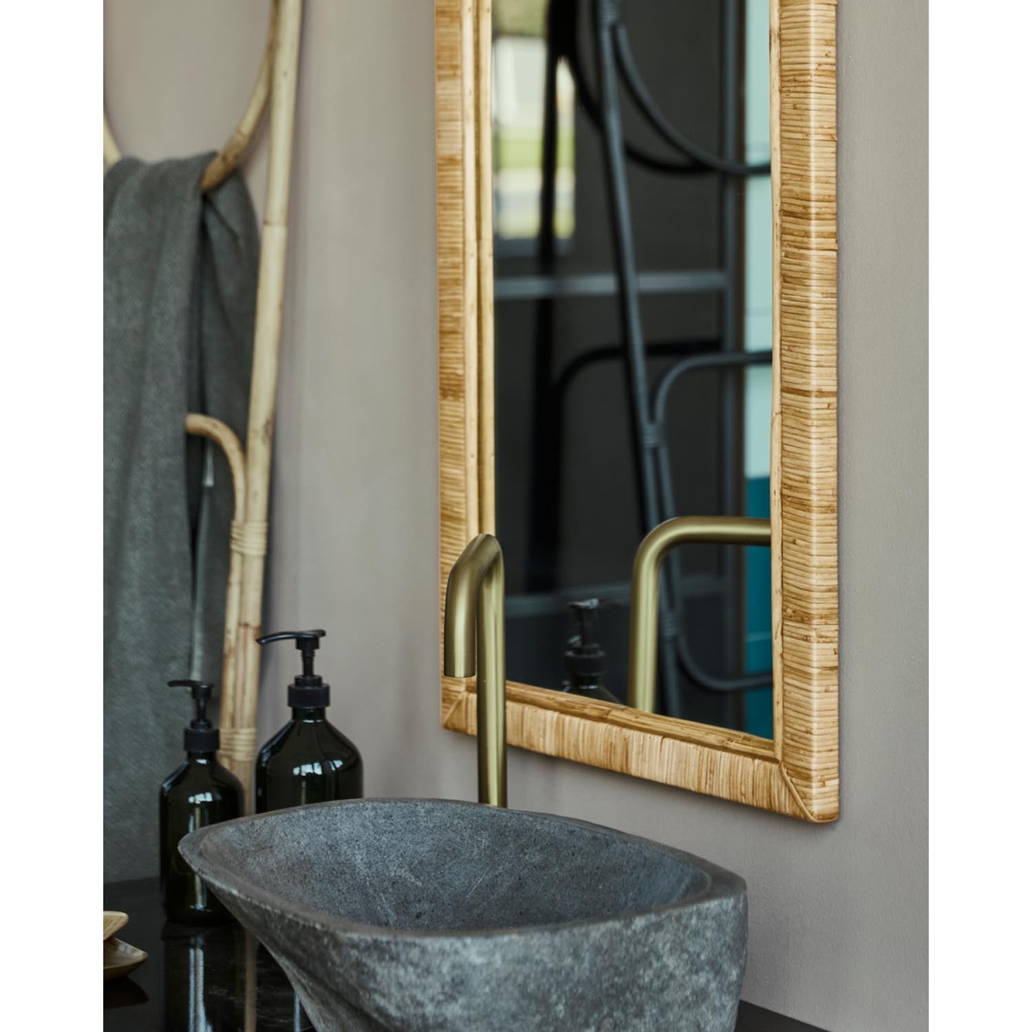 Eleganter Standspiegel HDMiro von House Doctor, aus hochwertigen Naturmaterialien, ideal für ein modernes Wohnambiente.
