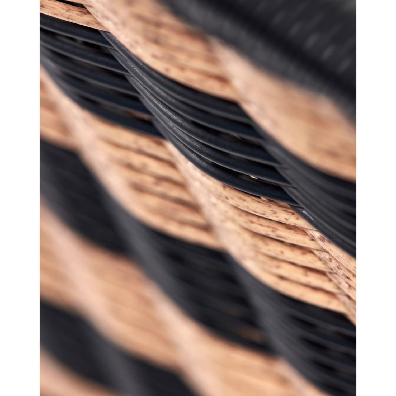 Moderner Sessel HDHapur von House Doctor, aus natürlichen Materialien in Schwarz, ideal für stilvolles und zeitgemäßes Wohnen.