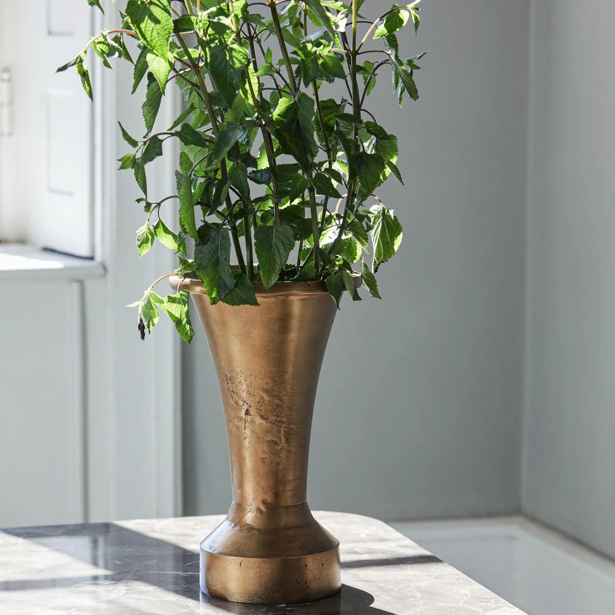 Elegante Vase Florist von House Doctor für kreative Wohnideen.