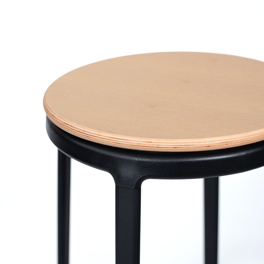 Moderner Barhocker ROUND&ROUND von Infiniti Design, stilvoll und funktional, ideal für zeitgemässe Wohnräume.