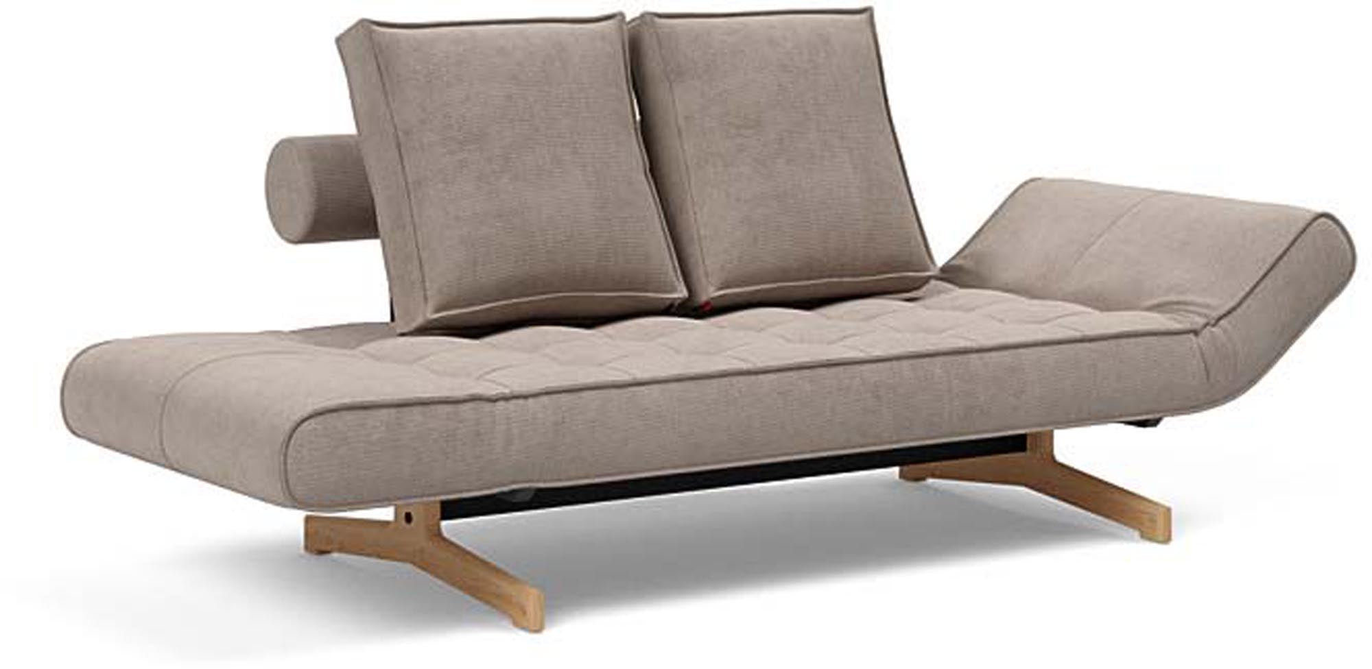 Entdecken Sie das Ghia Klappsofa 80 Eiche von Innovation Living – ein elegantes Möbelstück, das sich mühelos in jeden Raum integriert und vielseitige Nutzungsmöglichkeiten bietet.