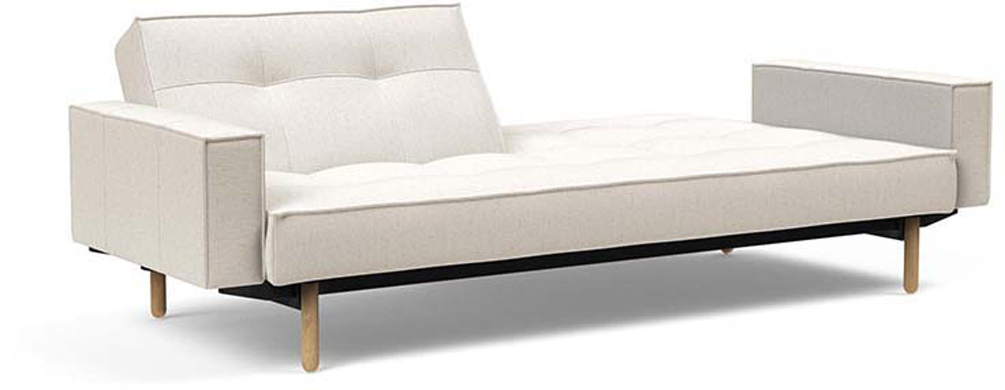 Elegantes Splitback Sofabett 210 Stem mit flexiblen Armlehnen.