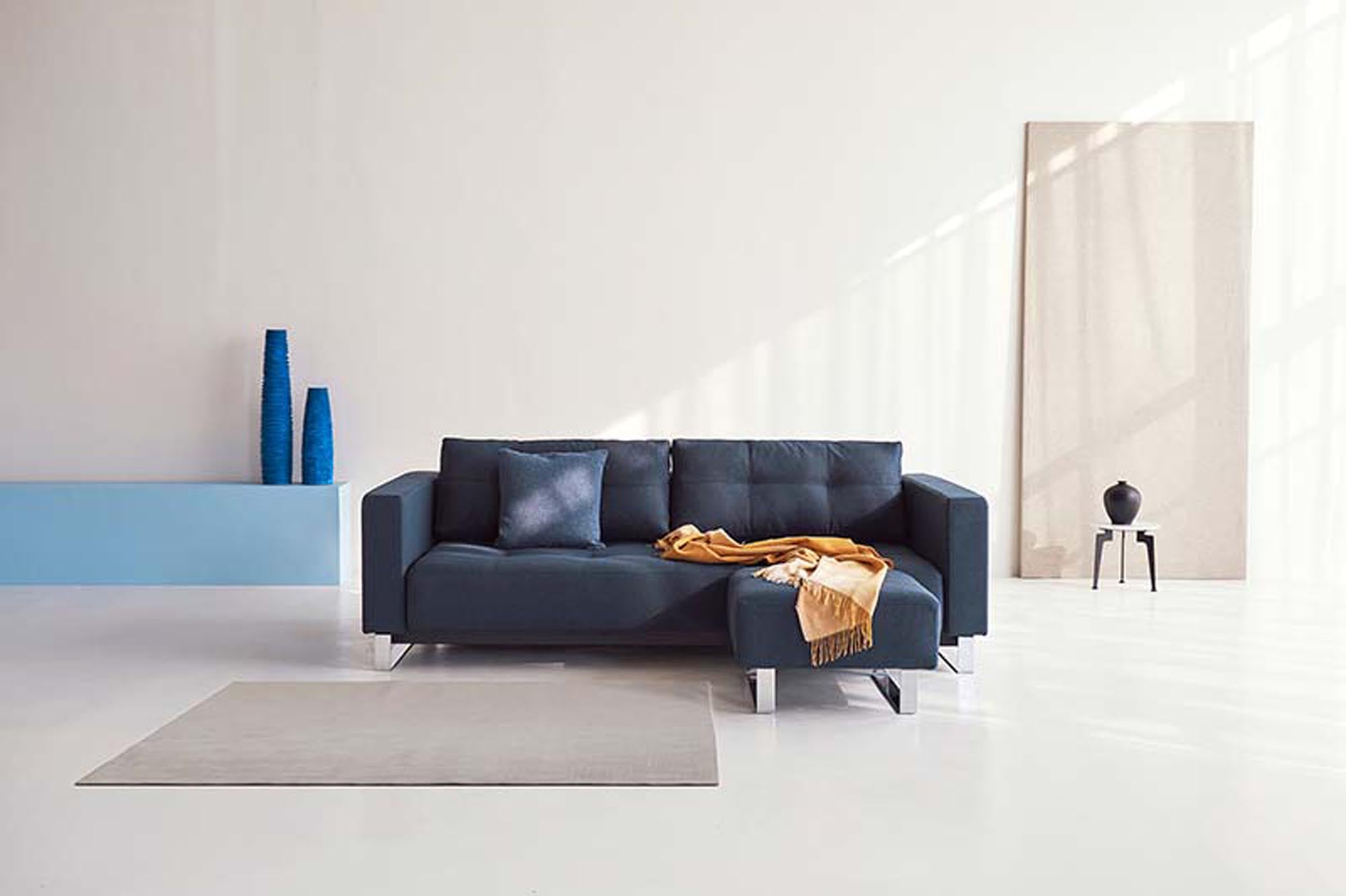 Die Supremax/Cassius D.E.L. Ottoman von Innovation Living vereint modernes Design mit vielseitiger Funktionalität – perfekt für jeden Wohnraum.