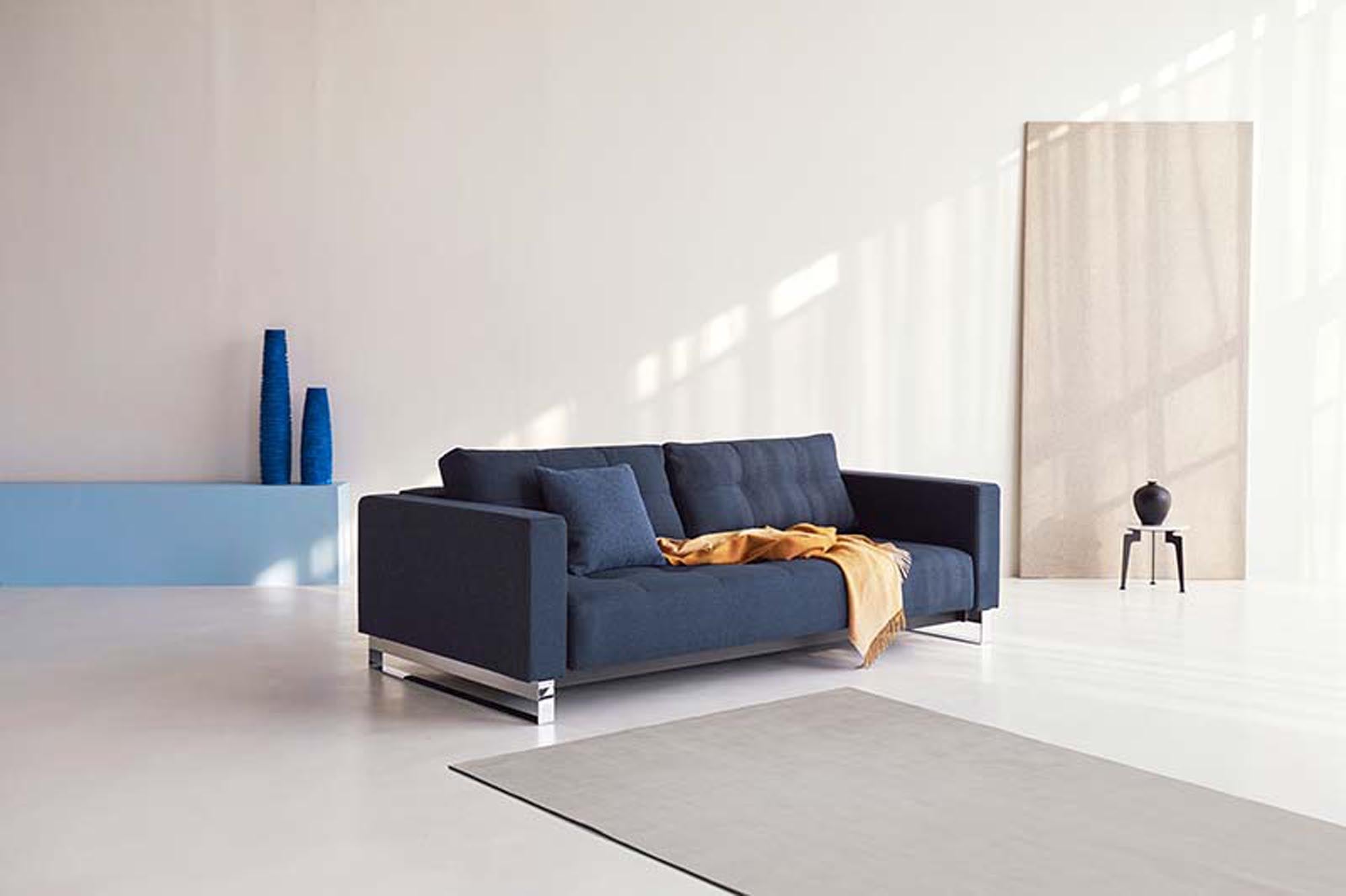 Die Supremax/Cassius D.E.L. Ottoman von Innovation Living bietet stilvolle Eleganz und multifunktionale Nutzung – ideal für Ihr Zuhause.