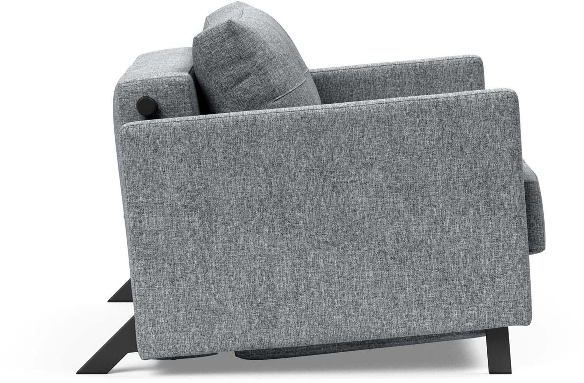 Entdecken Sie den eleganten Cubed Sessel 90 mit Armlehnen von Innovation Living – perfekt für stilvolle Akzente und höchsten Komfort in Ihrem Wohnraum.