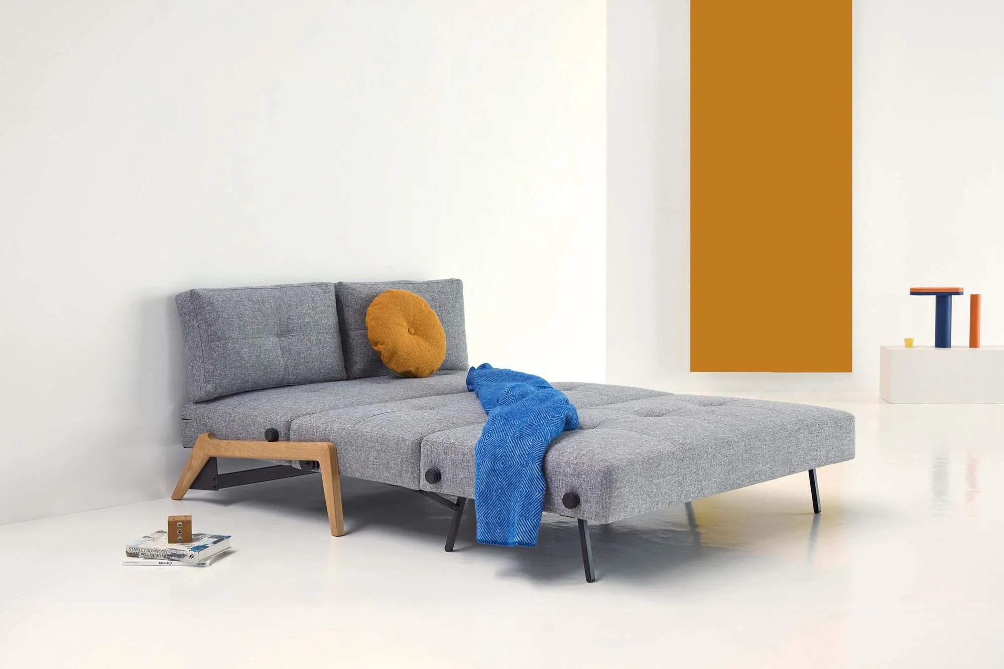 Cubed Klappsofa 140: Kompakte Eleganz für modernes Wohnen.