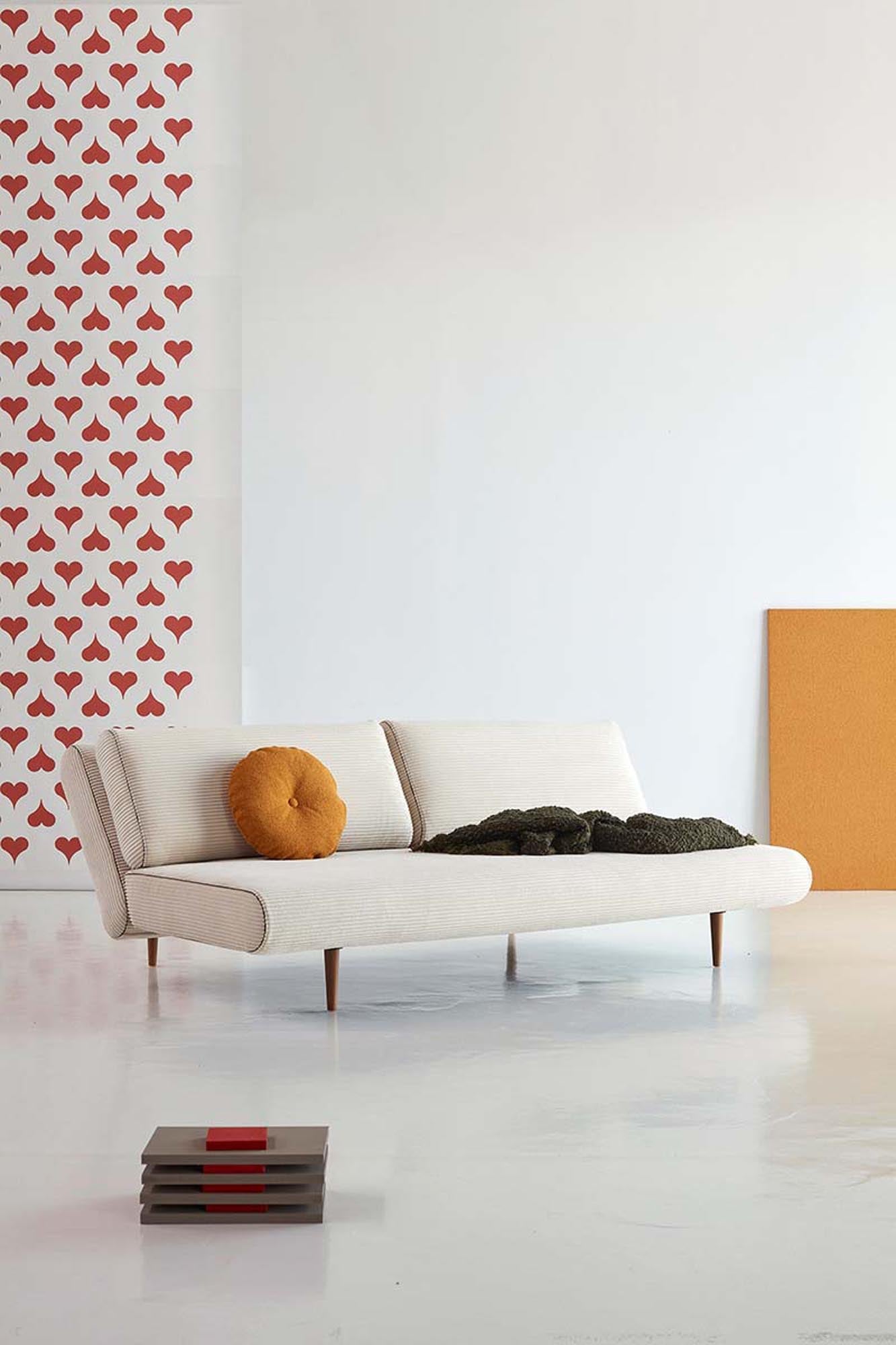 Unfurl Lounger: Stilvolles Design trifft auf höchsten Sitzkomfort – ideal für moderne Wohnräume und entspannte Stunden.